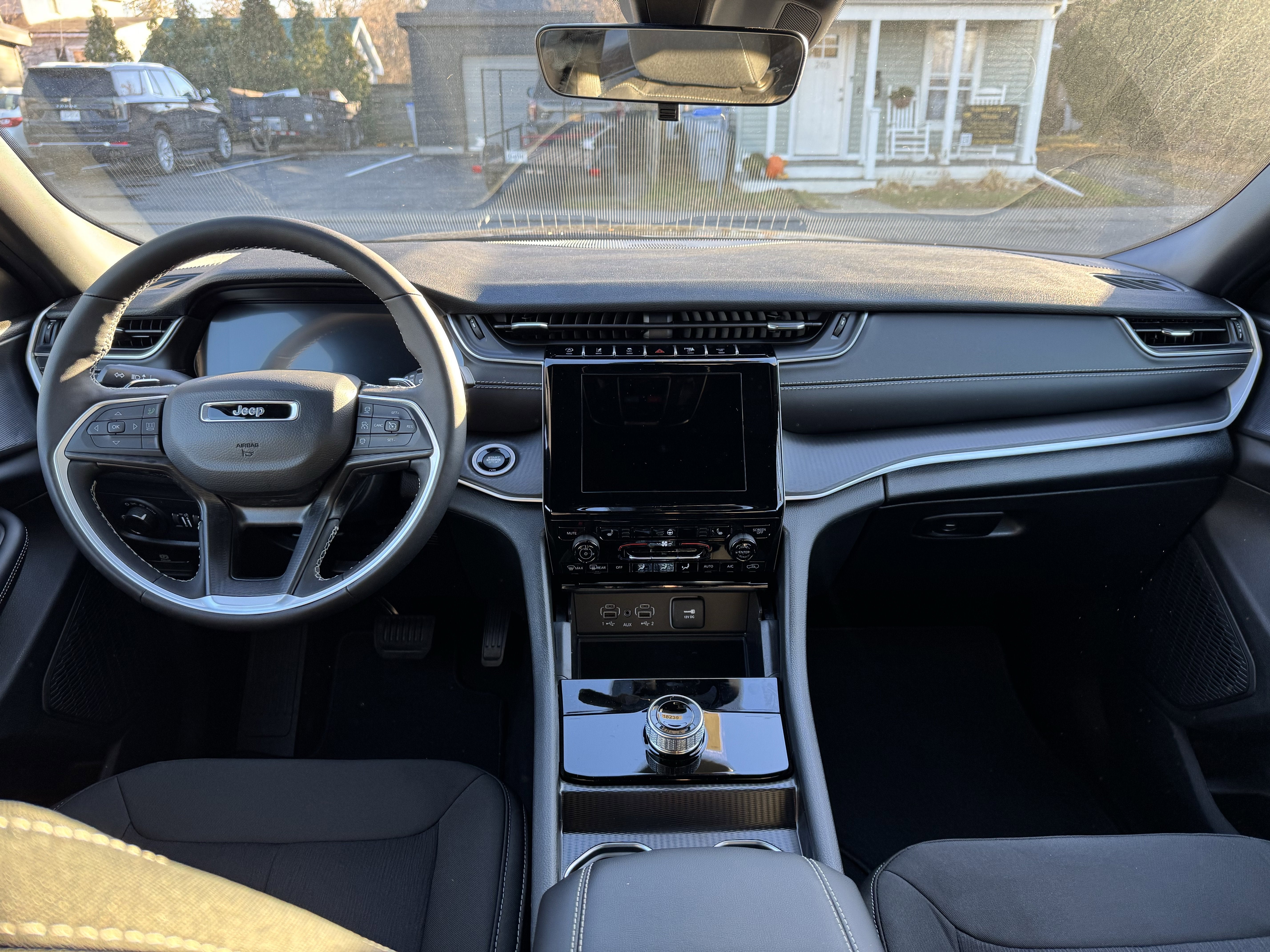 2025 Jeep Grand Cherokee GRAND CHEROKEE LAREDO X 4X4