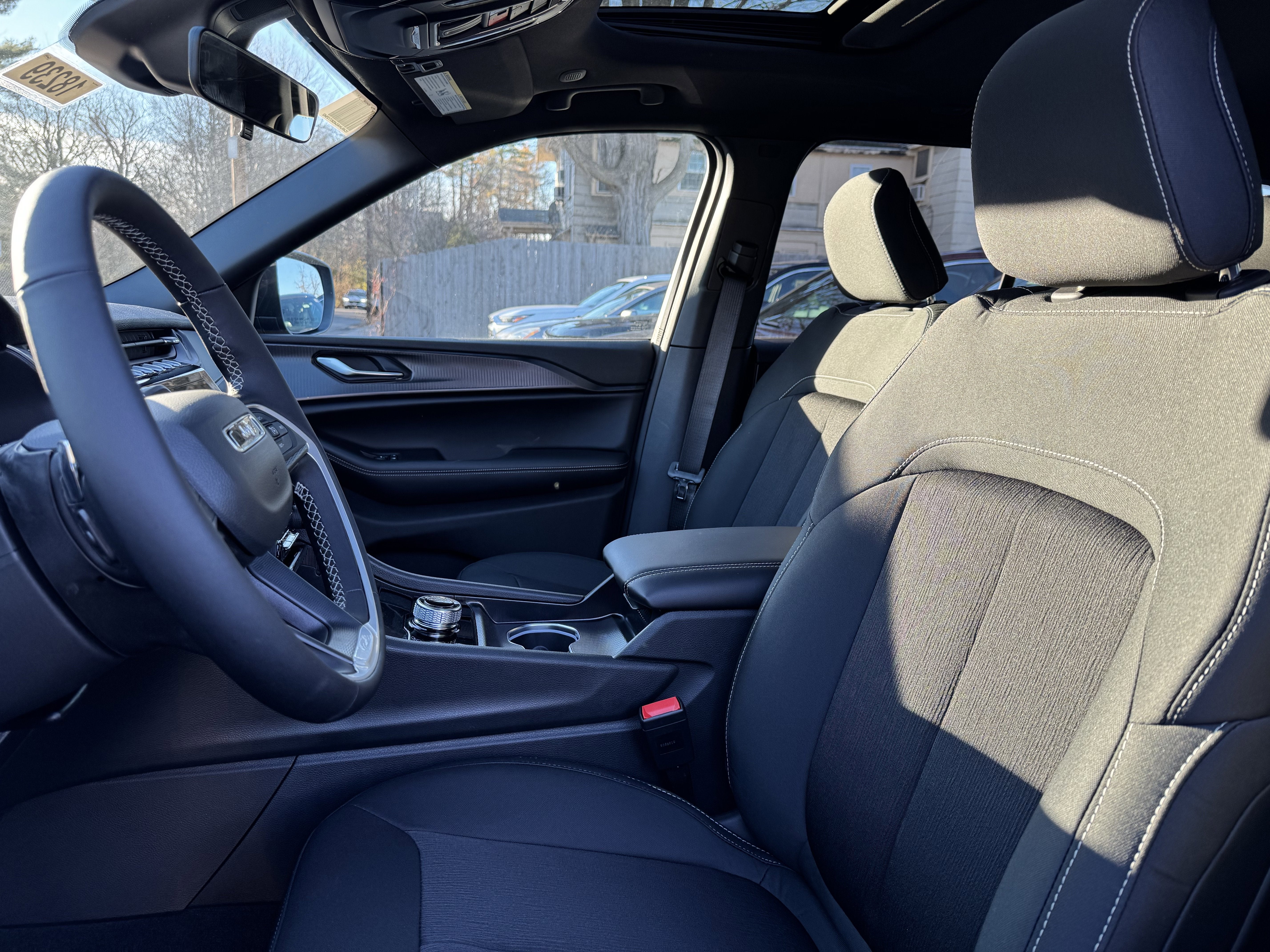 2025 Jeep Grand Cherokee GRAND CHEROKEE LAREDO X 4X4