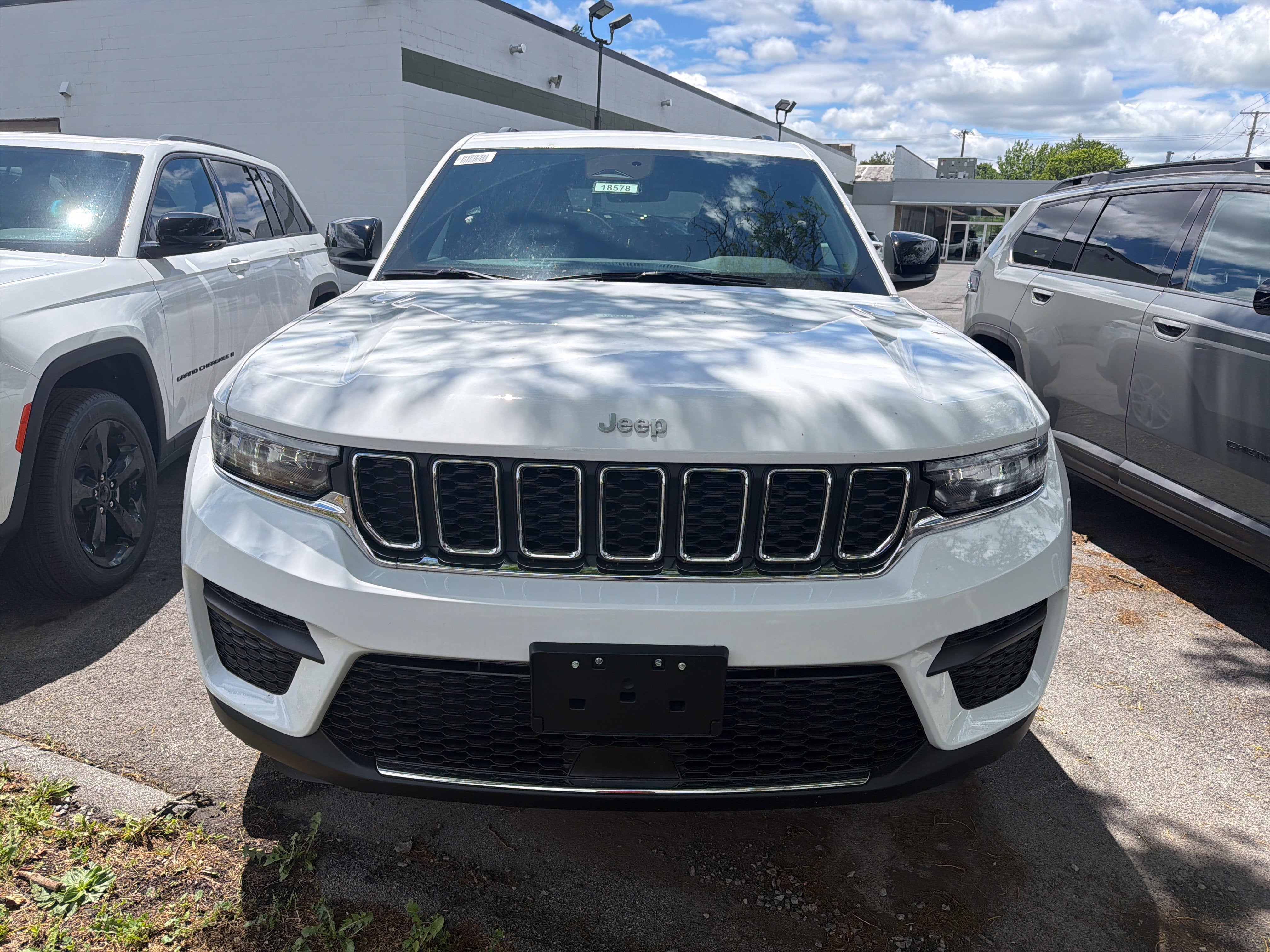 2026 Jeep Grand Cherokee Laredo - Photo 3