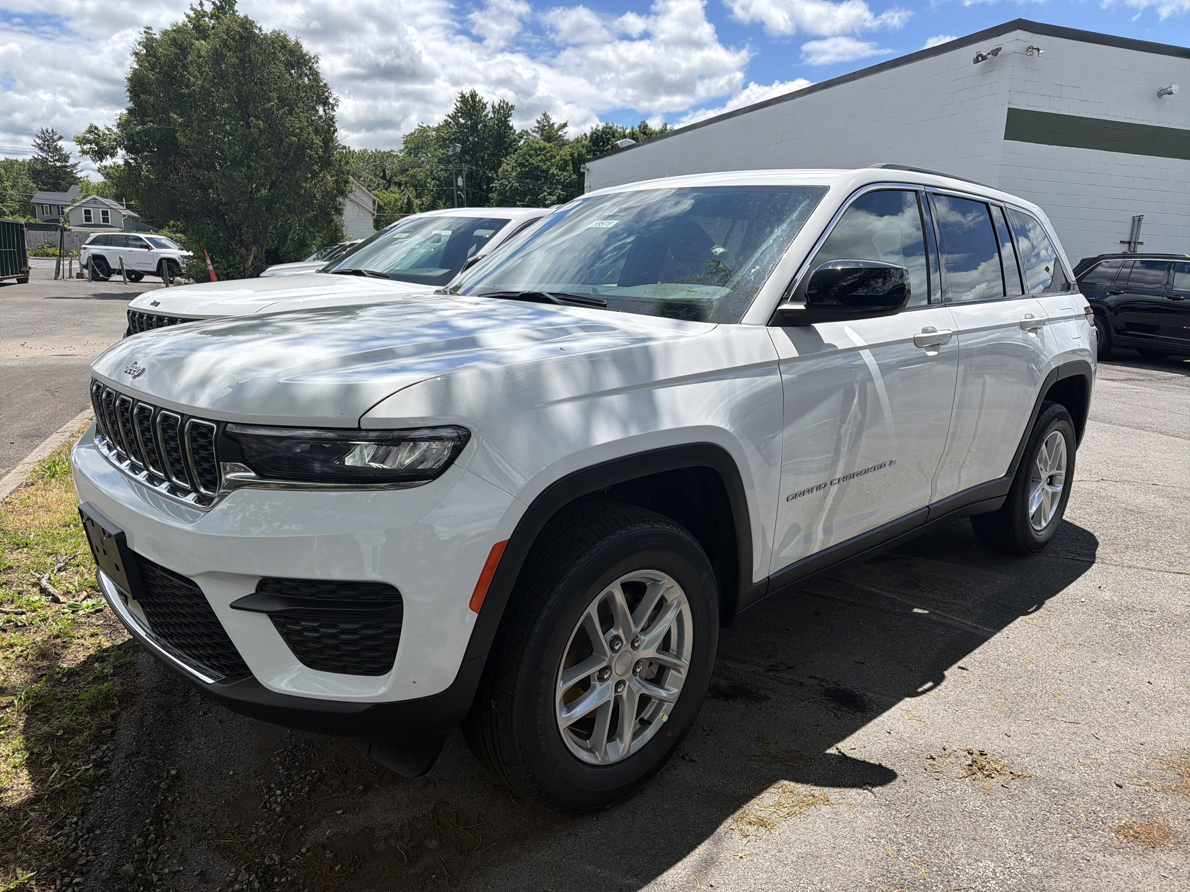 2026 Jeep Grand Cherokee Laredo - Photo 4