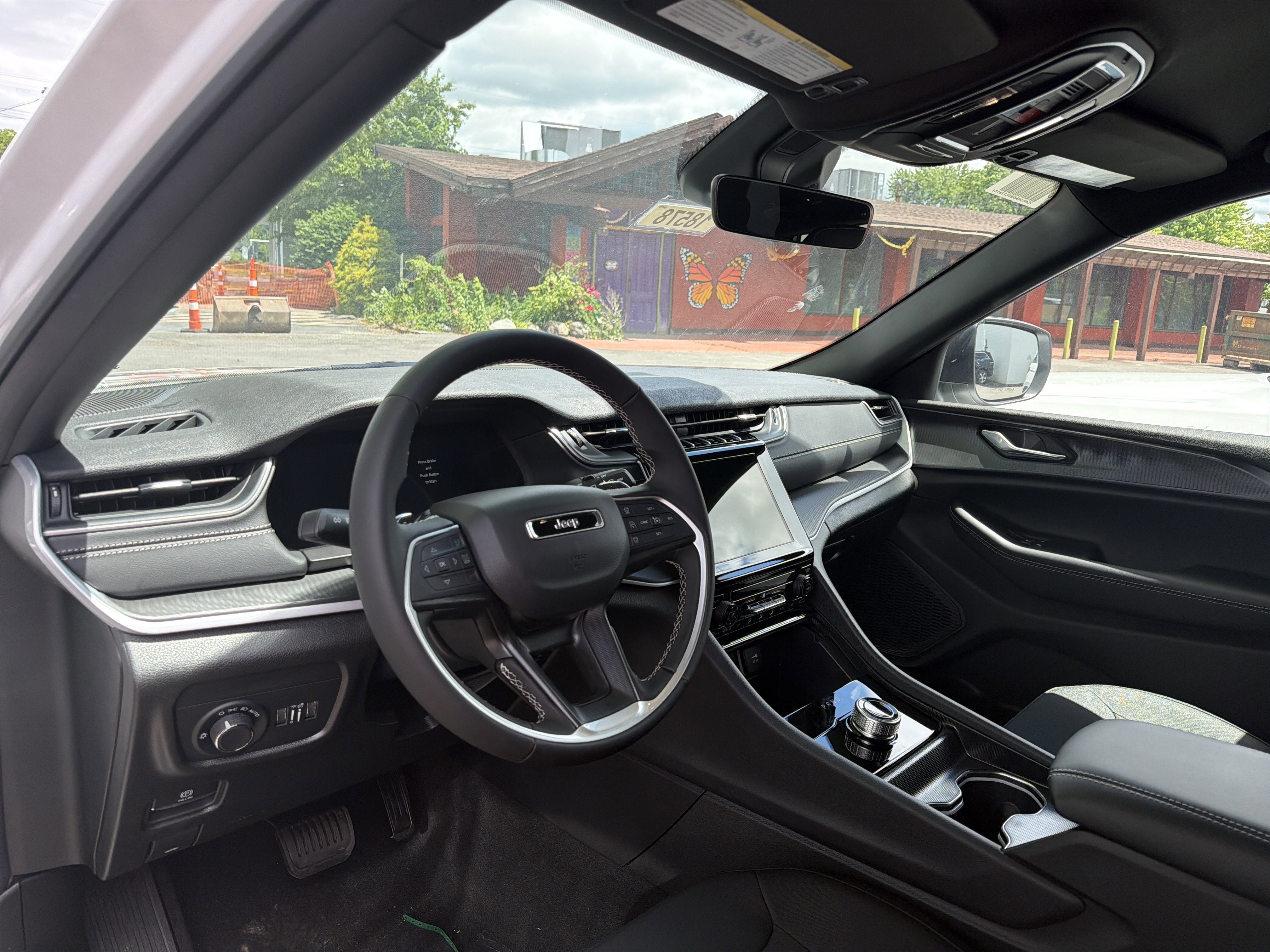2026 Jeep Grand Cherokee Laredo - Photo 9