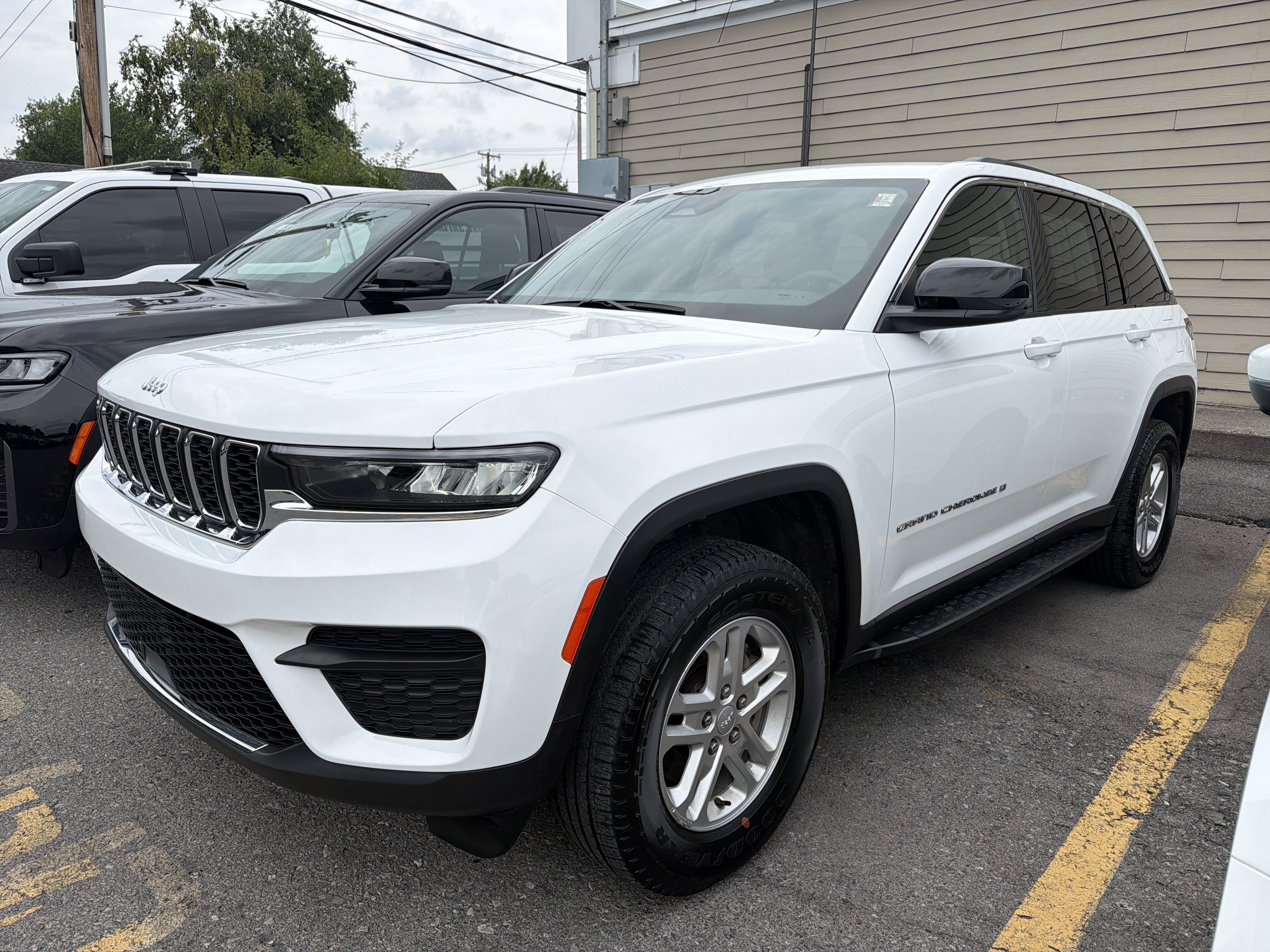 2023 Jeep Grand Cherokee Laredo