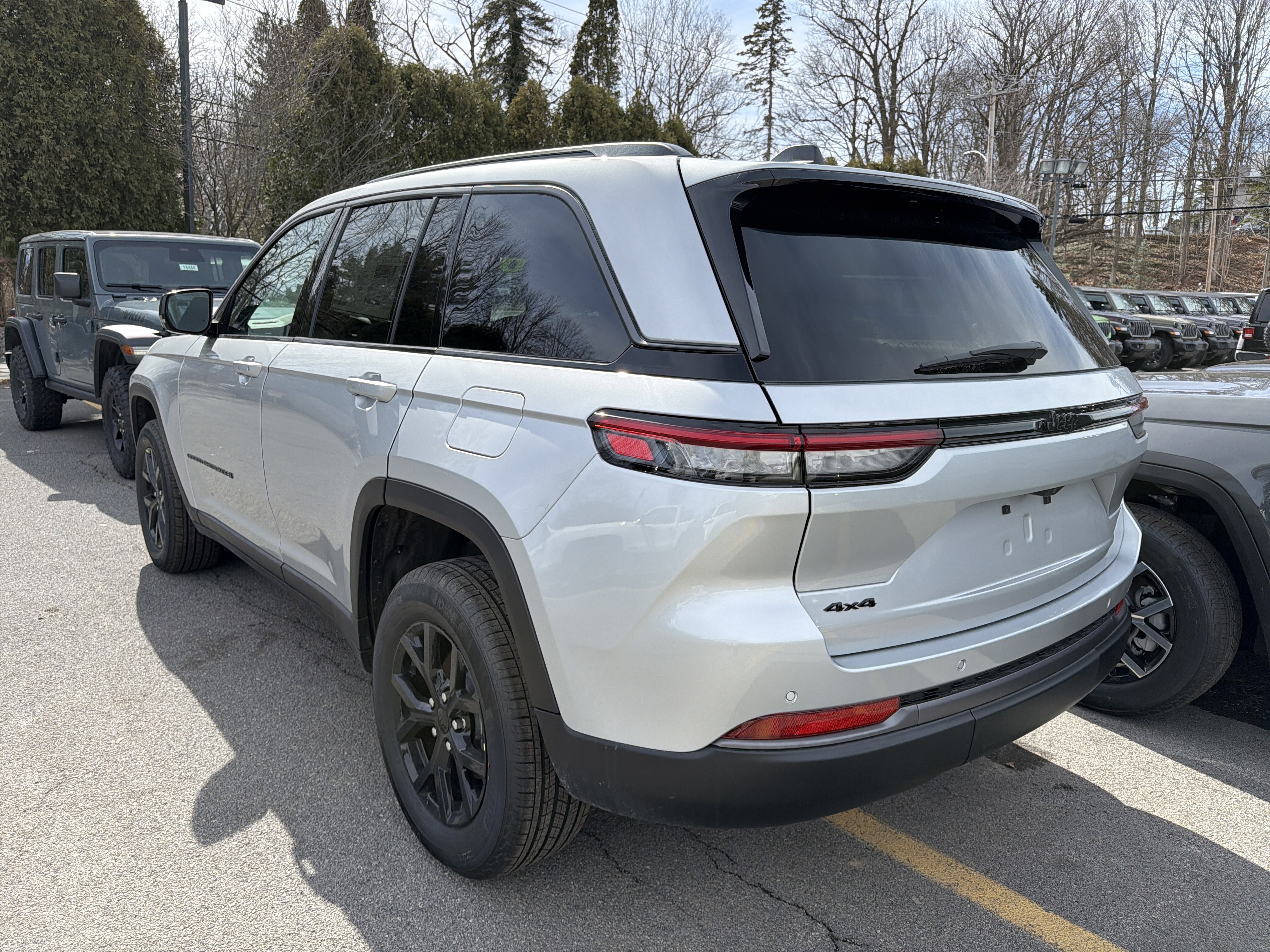 2026 Jeep Grand Cherokee Laredo Altitude