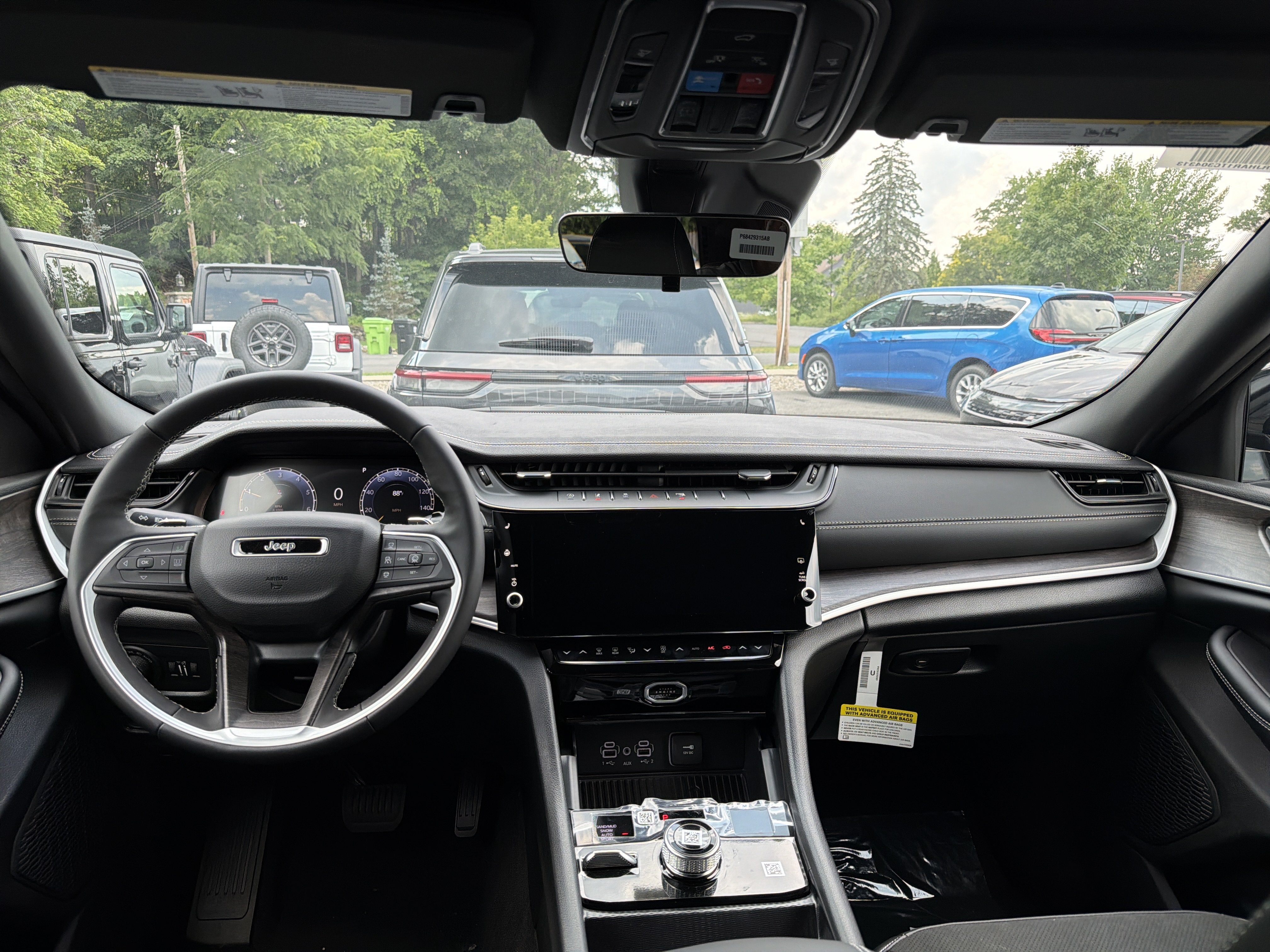 2026 Jeep Grand Cherokee Laredo Altitude
