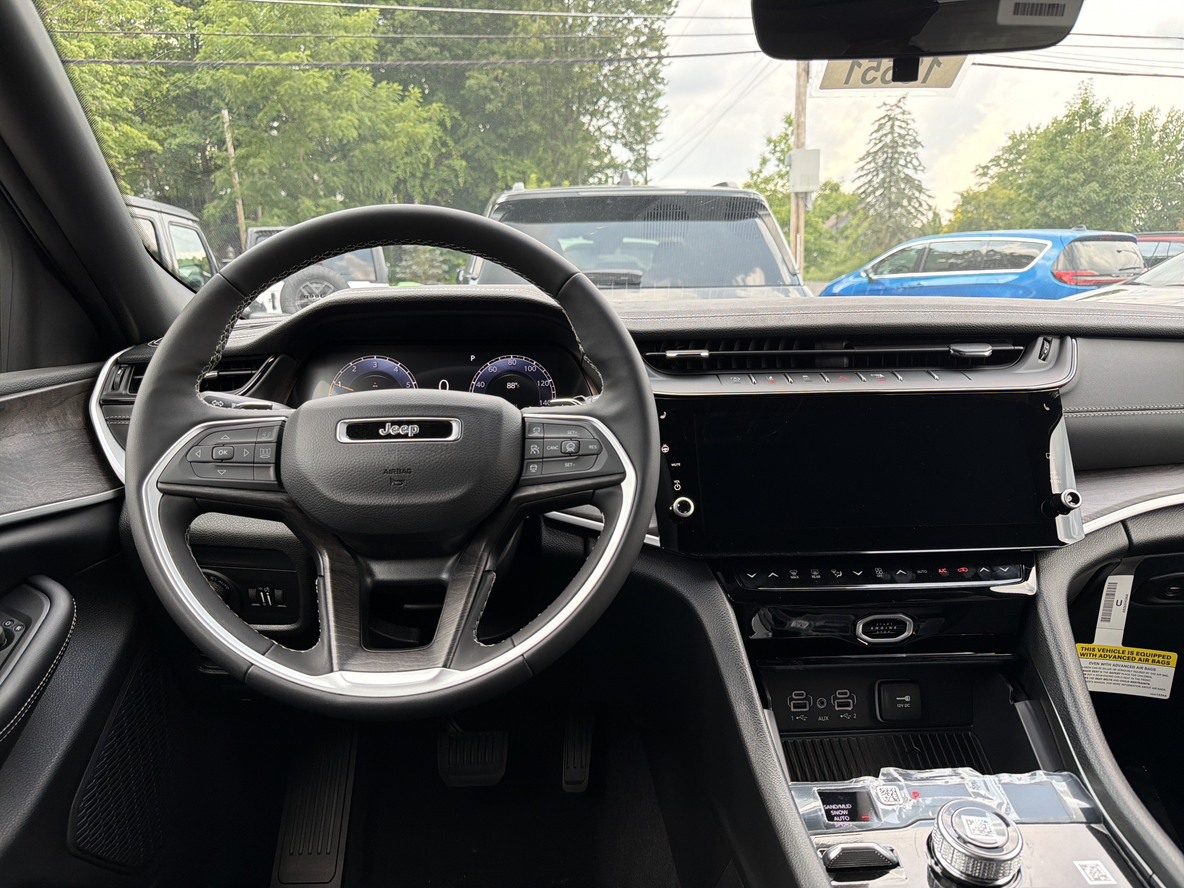 2026 Jeep Grand Cherokee Laredo Altitude