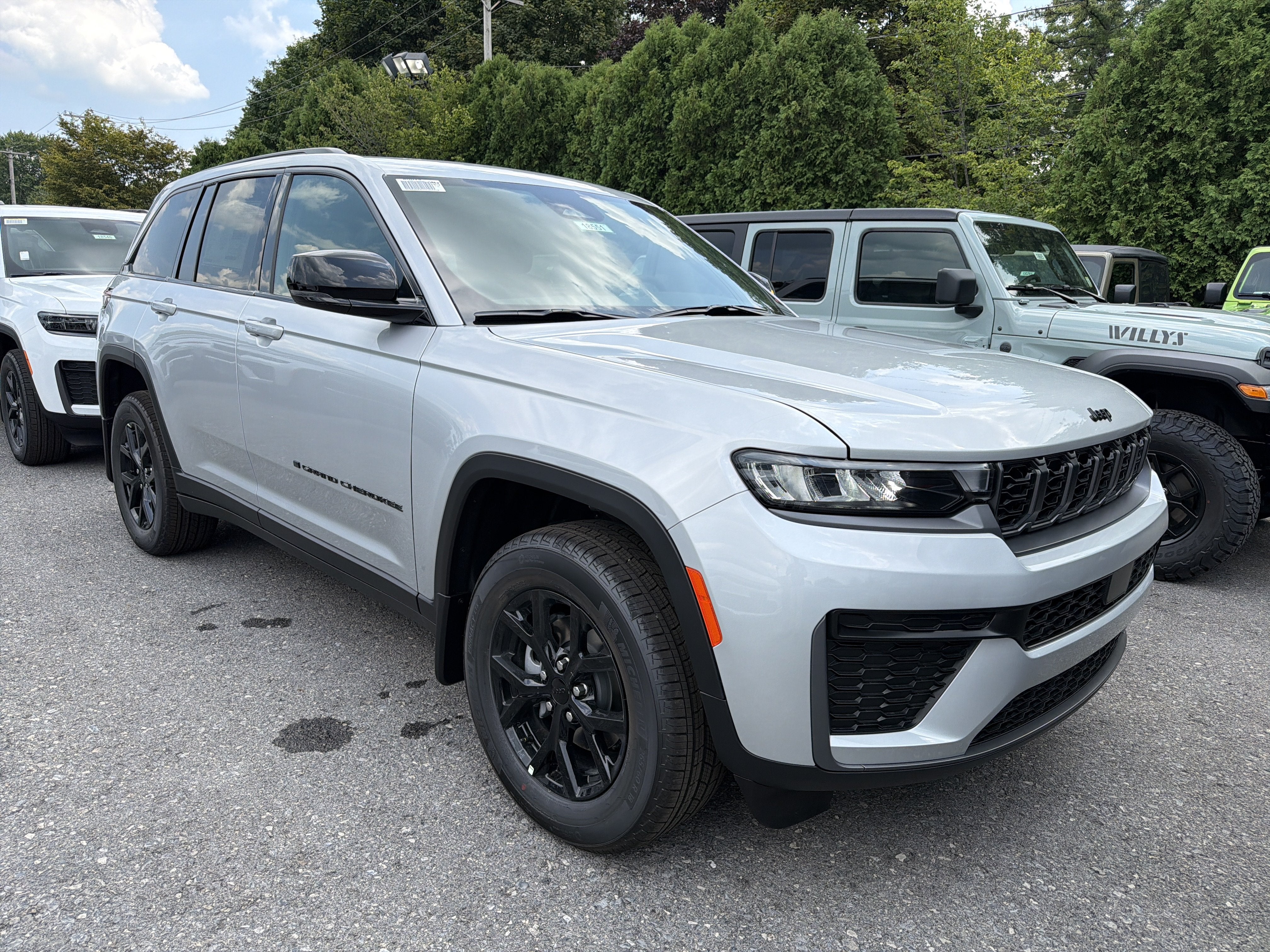 2026 Jeep Grand Cherokee Laredo Altitude