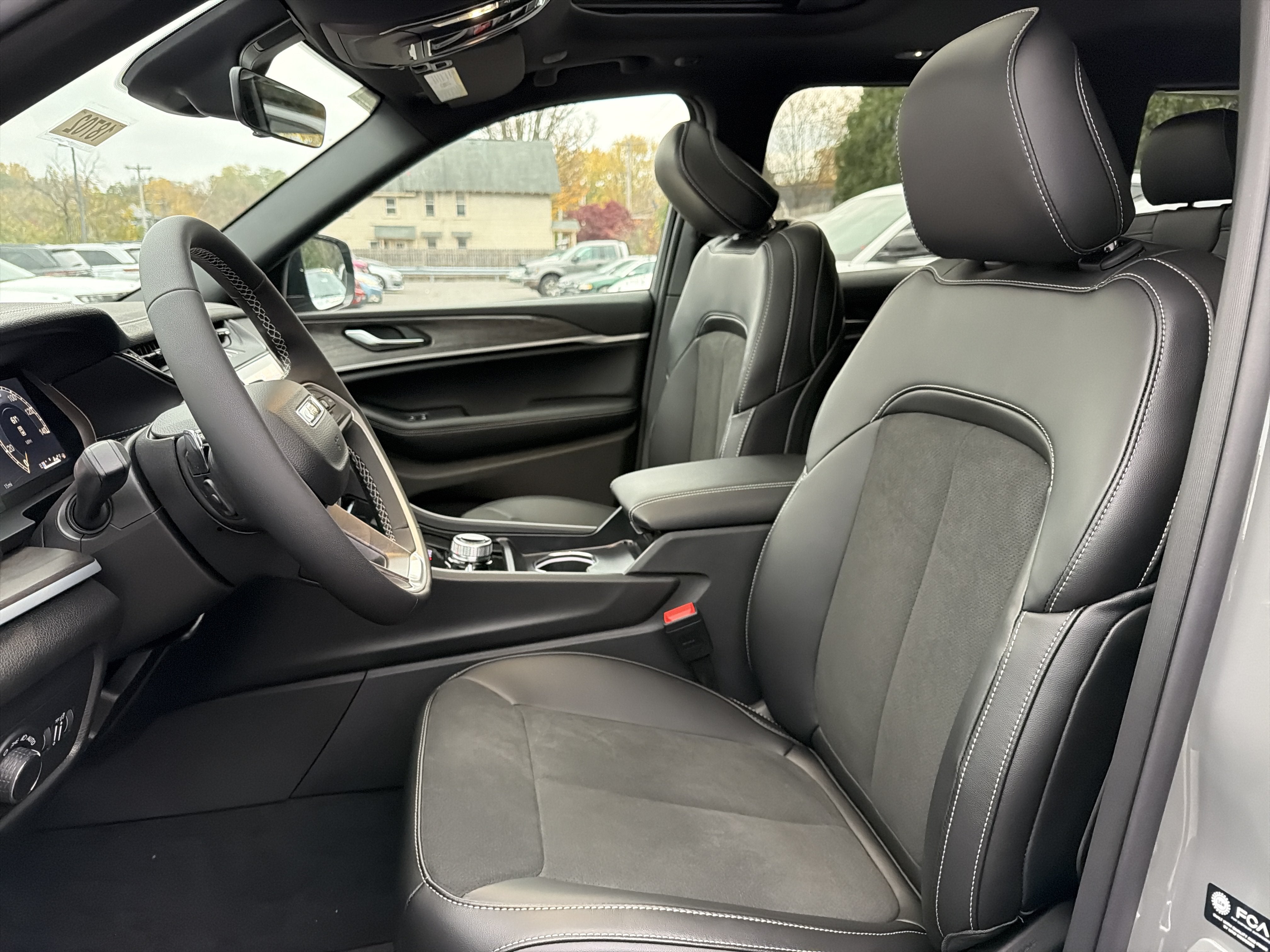 2027 Jeep Grand Cherokee Laredo Altitude
