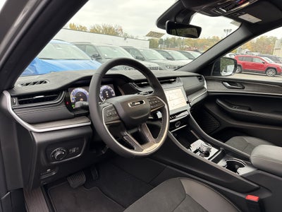 2027 Jeep Grand Cherokee Laredo Altitude