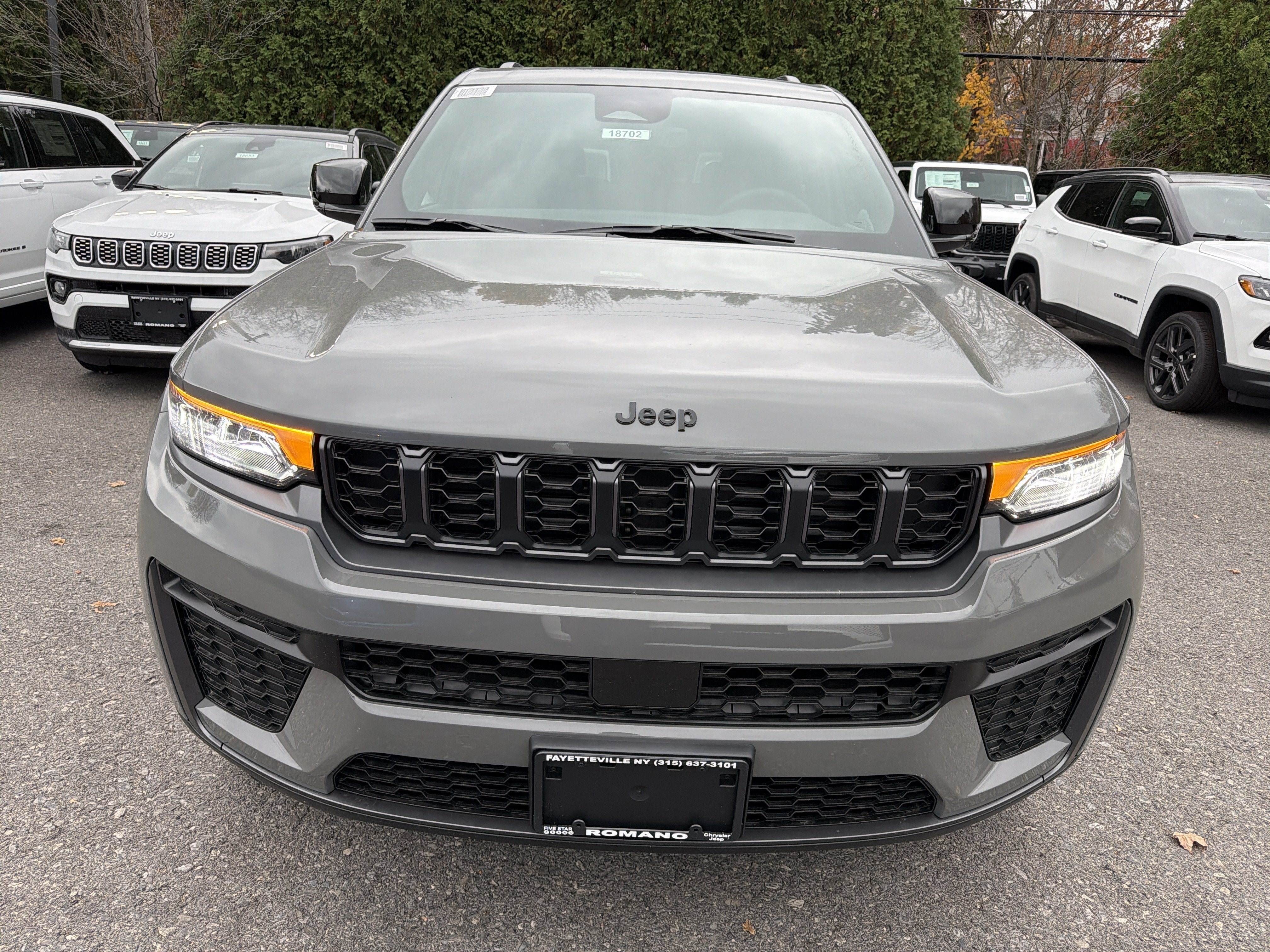 2027 Jeep Grand Cherokee Laredo Altitude