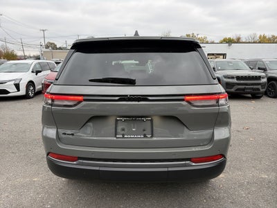 2027 Jeep Grand Cherokee Laredo Altitude