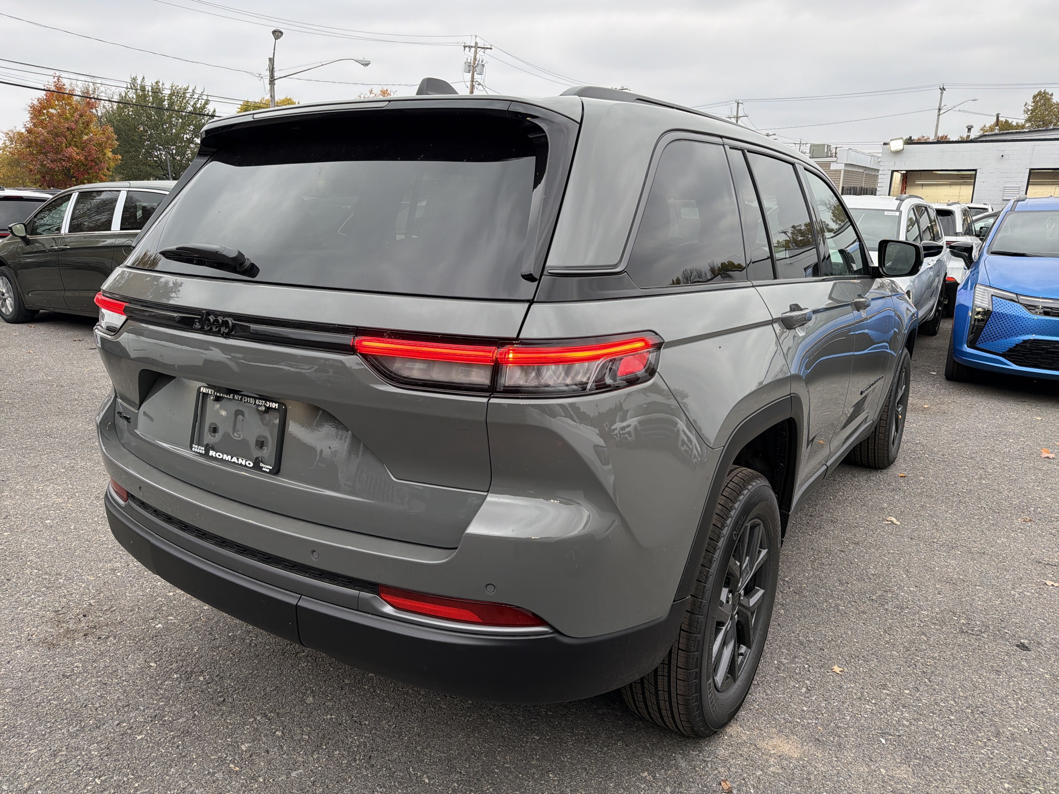 2027 Jeep Grand Cherokee Laredo Altitude
