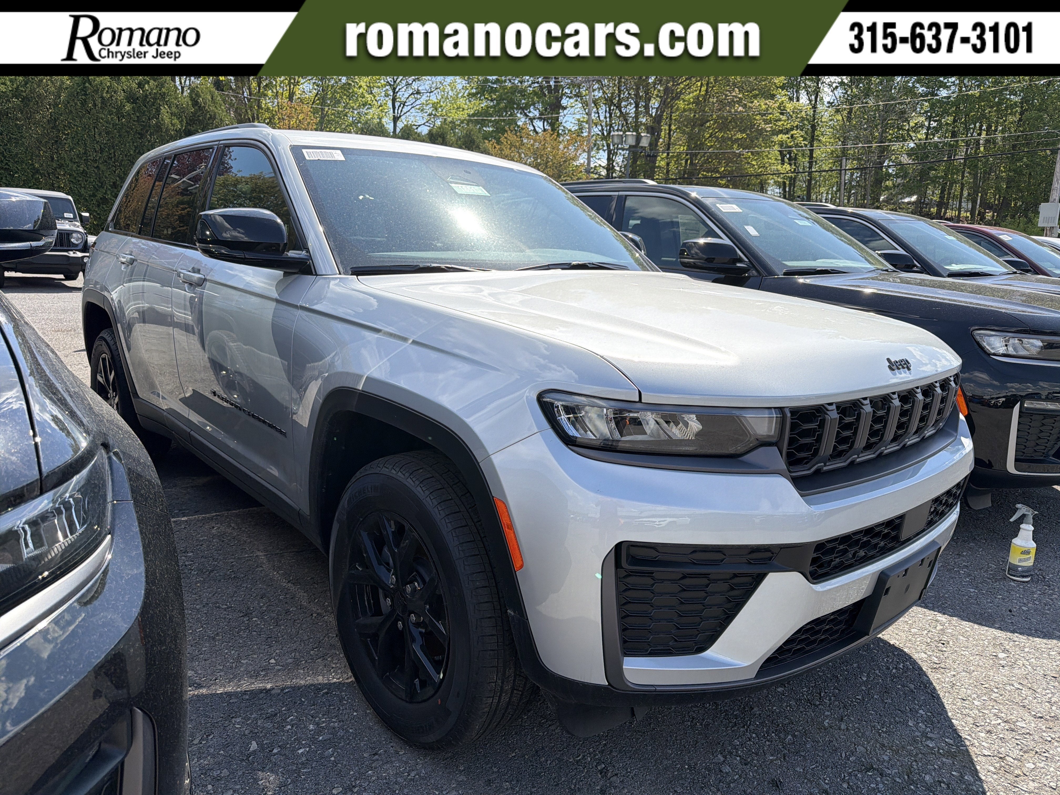 2026 Jeep Grand Cherokee Laredo Altitude