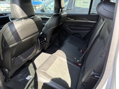 2026 Jeep Grand Cherokee Laredo Altitude
