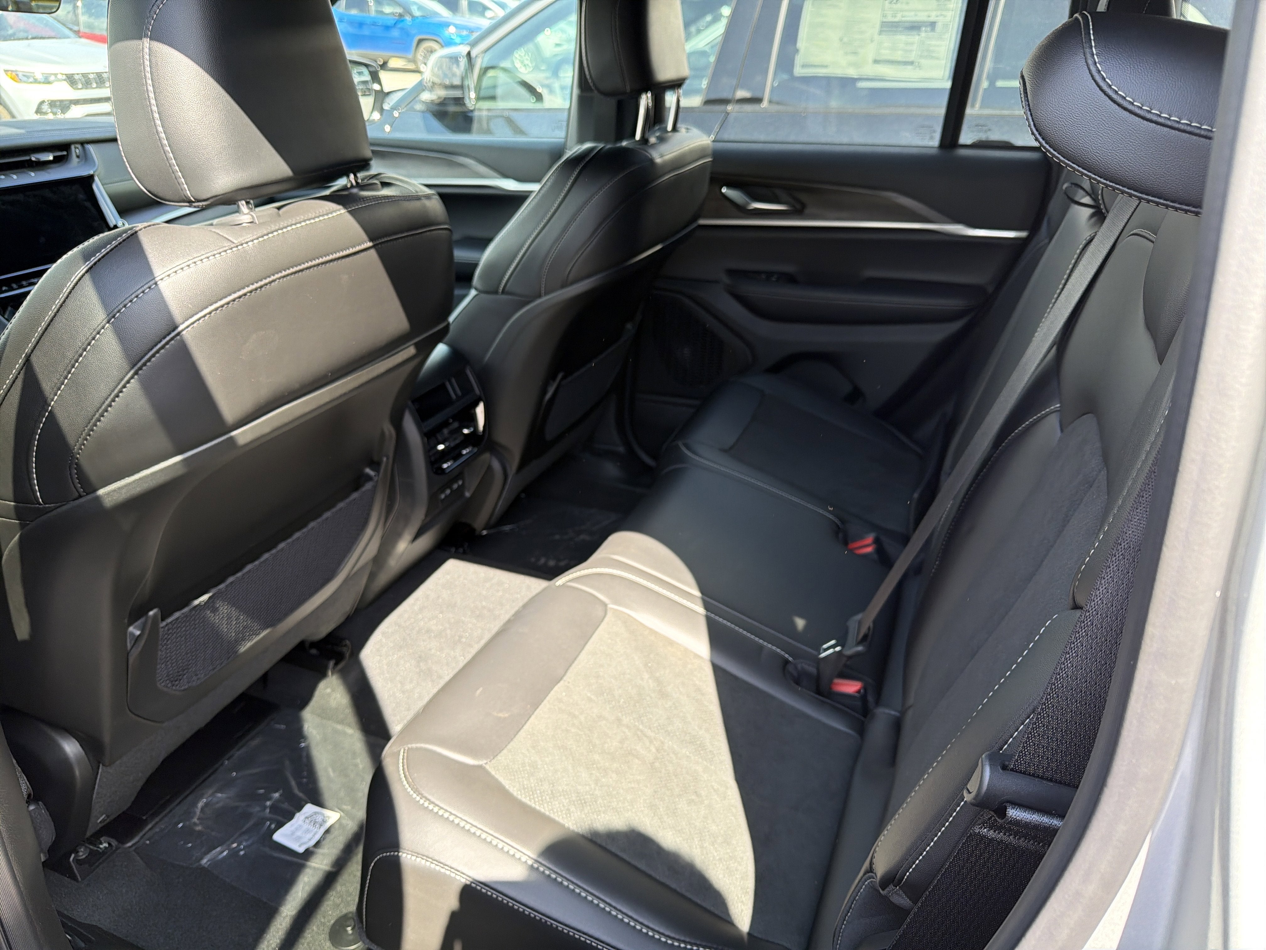 2026 Jeep Grand Cherokee Laredo Altitude