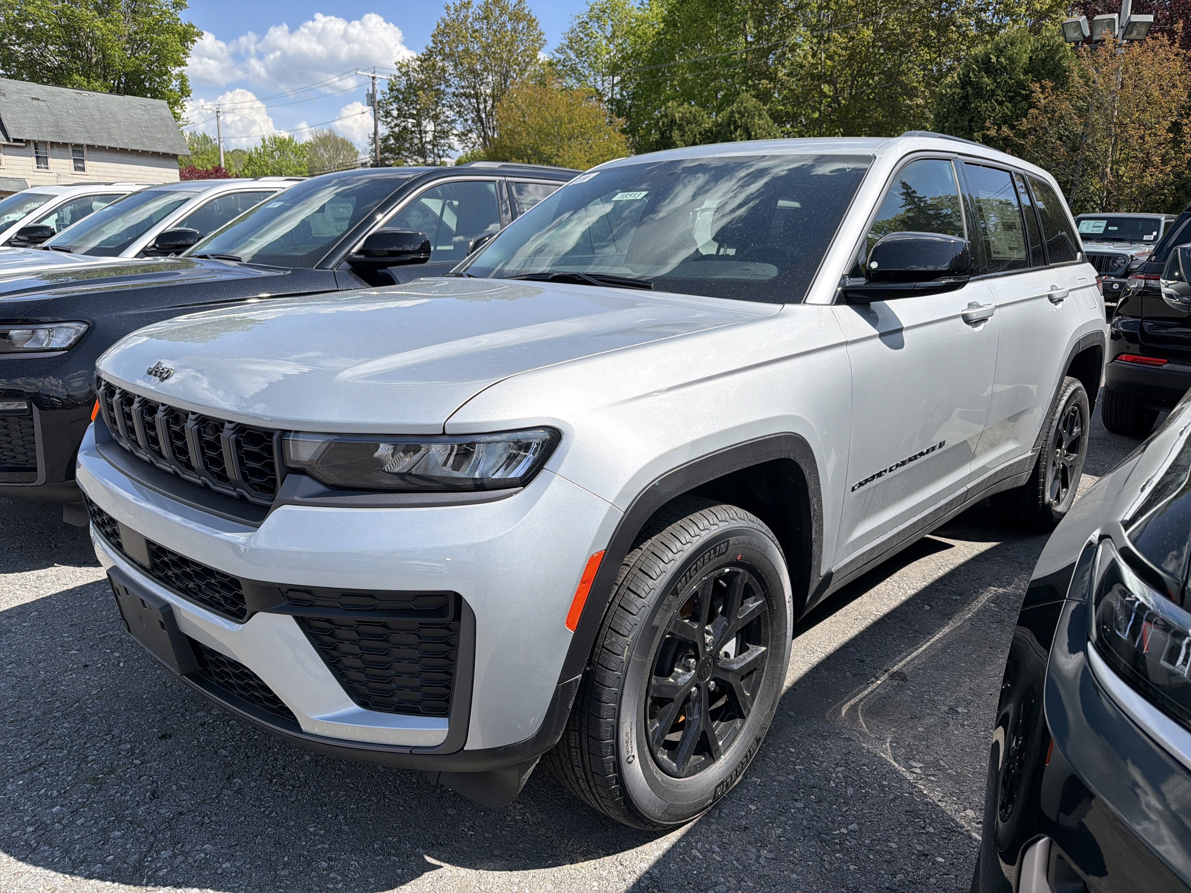 2026 Jeep Grand Cherokee Laredo Altitude