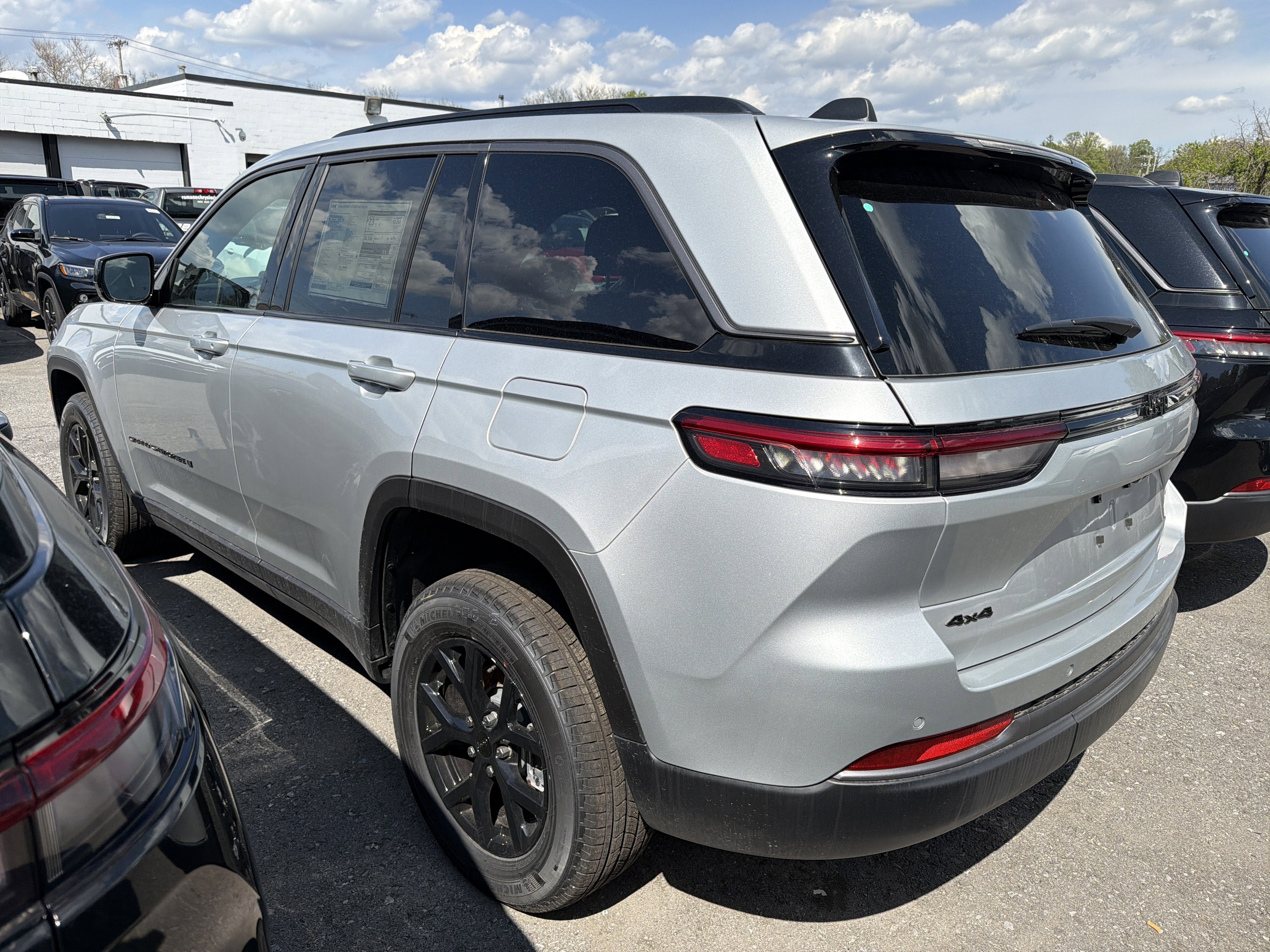 2026 Jeep Grand Cherokee Laredo Altitude