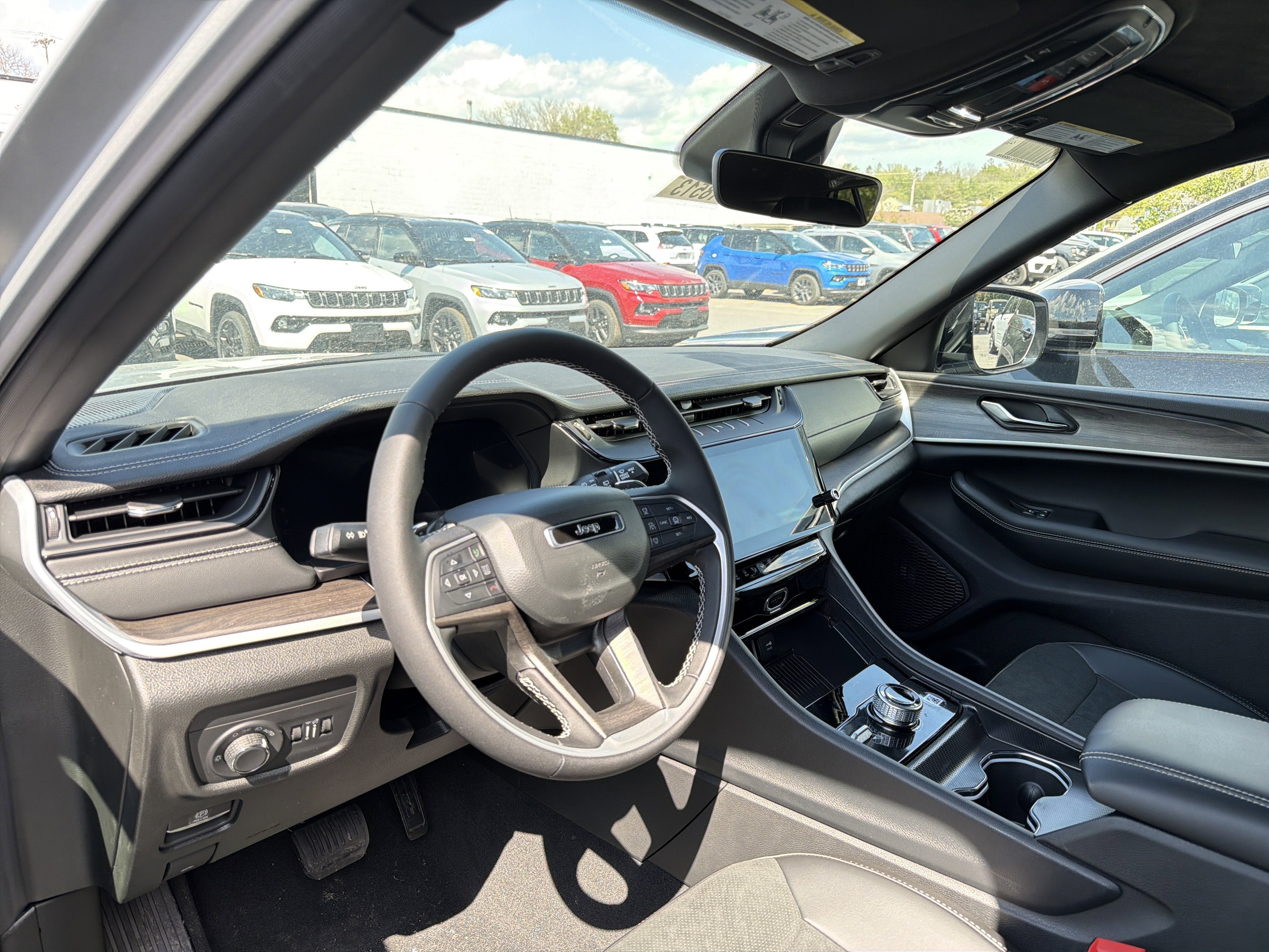 2026 Jeep Grand Cherokee Laredo Altitude
