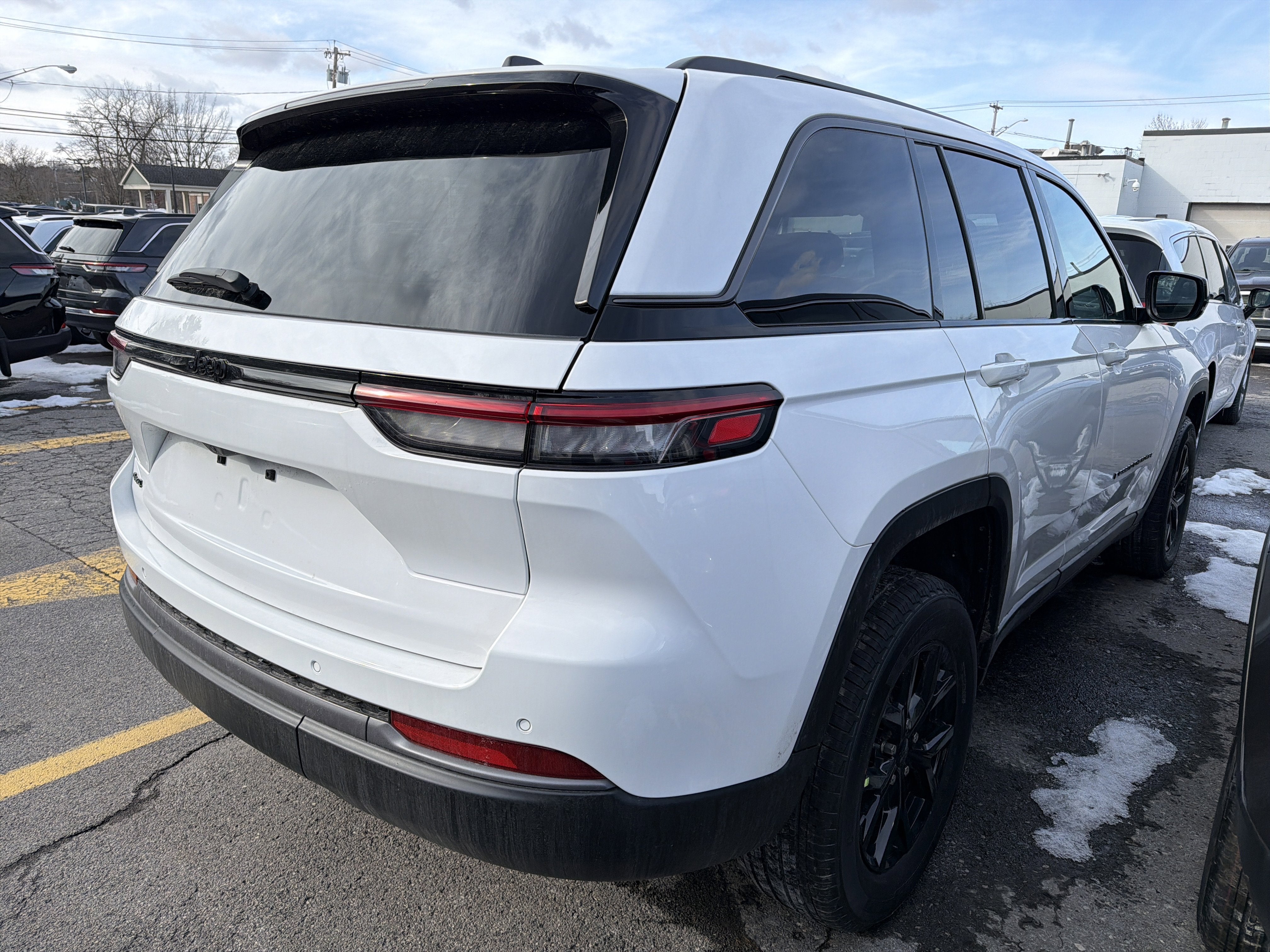 2026 Jeep Grand Cherokee Laredo Altitude