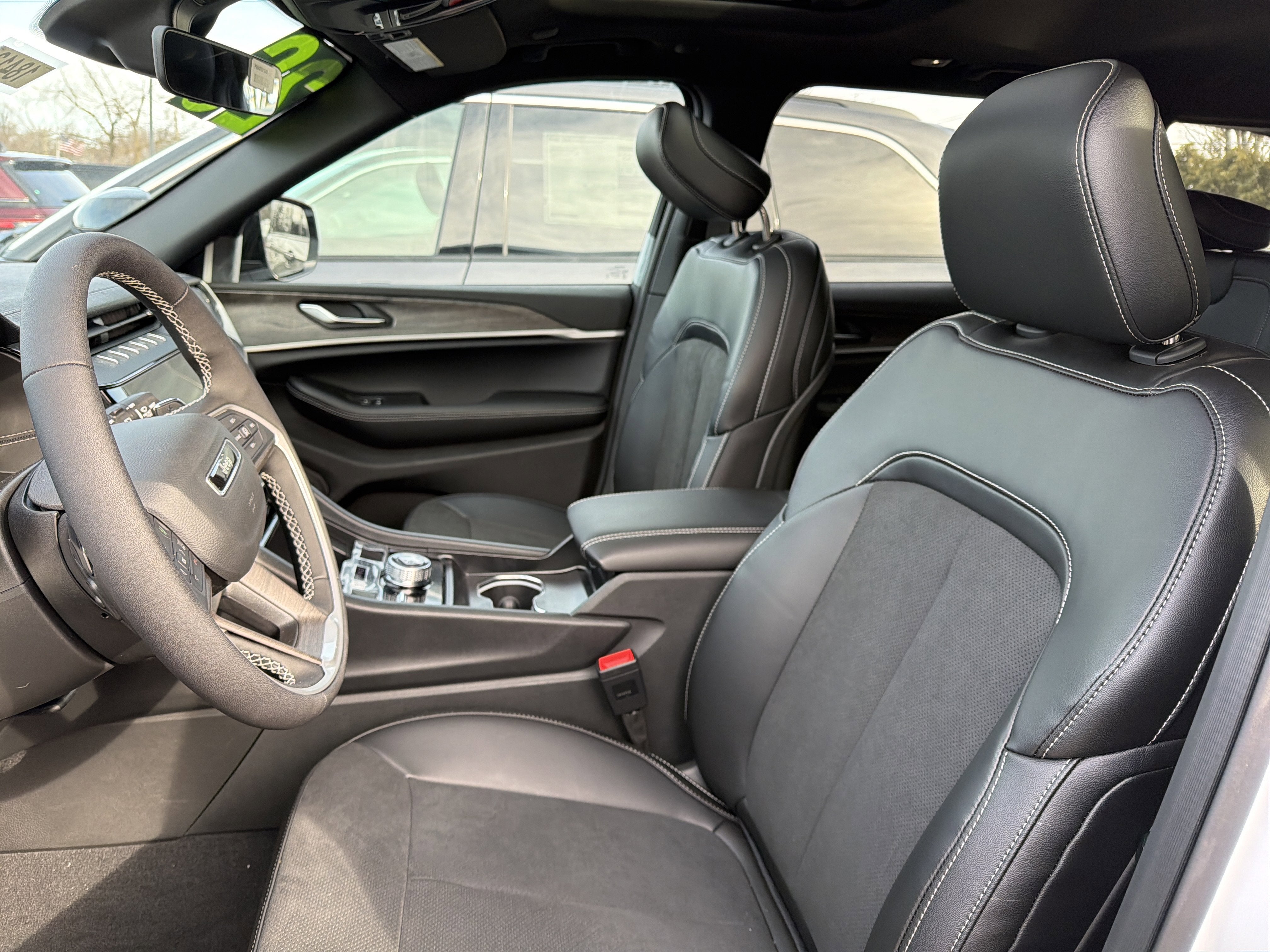 2026 Jeep Grand Cherokee Laredo Altitude