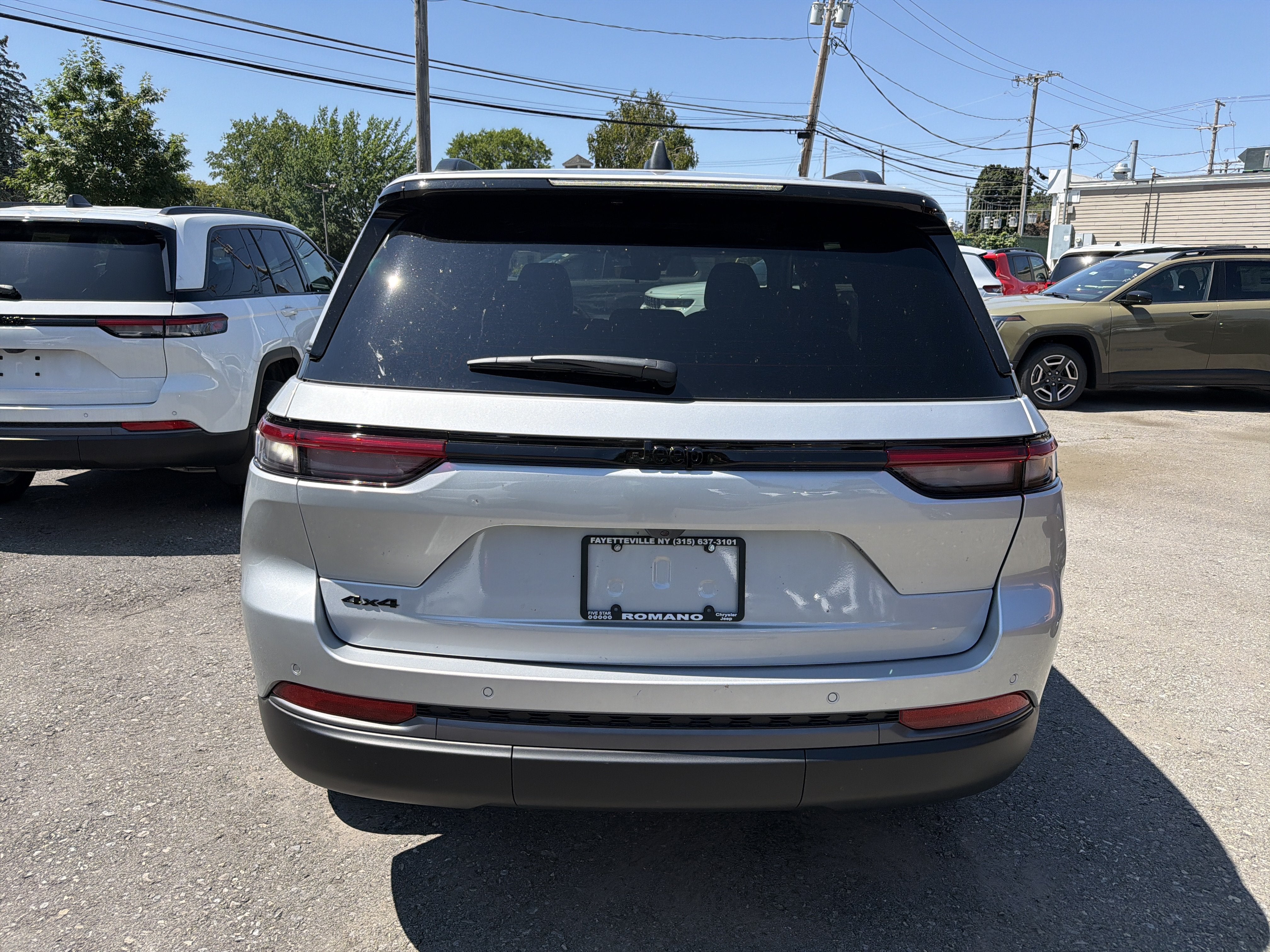 2026 Jeep Grand Cherokee Laredo Altitude