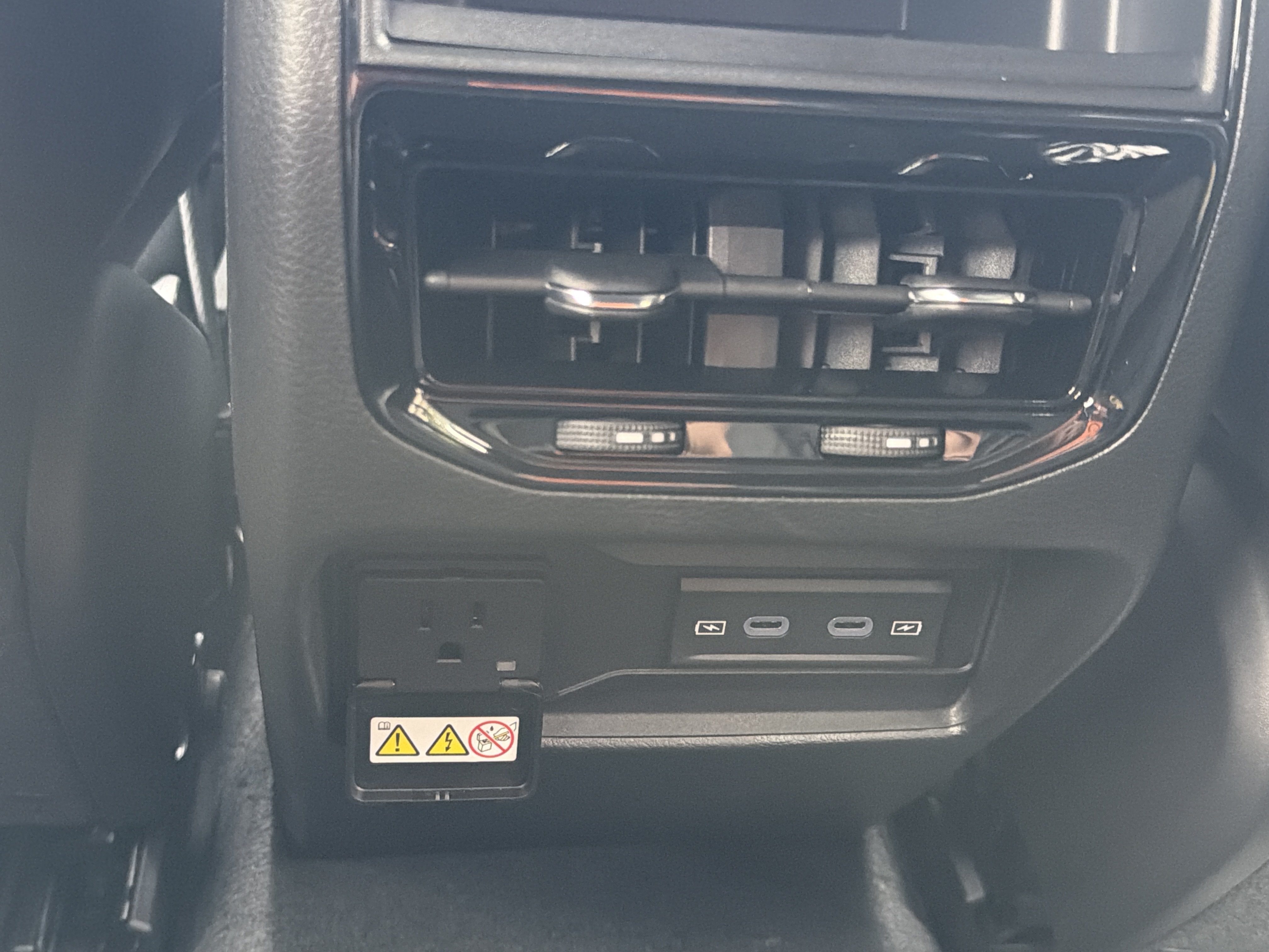 2027 Jeep Grand Cherokee Laredo Altitude