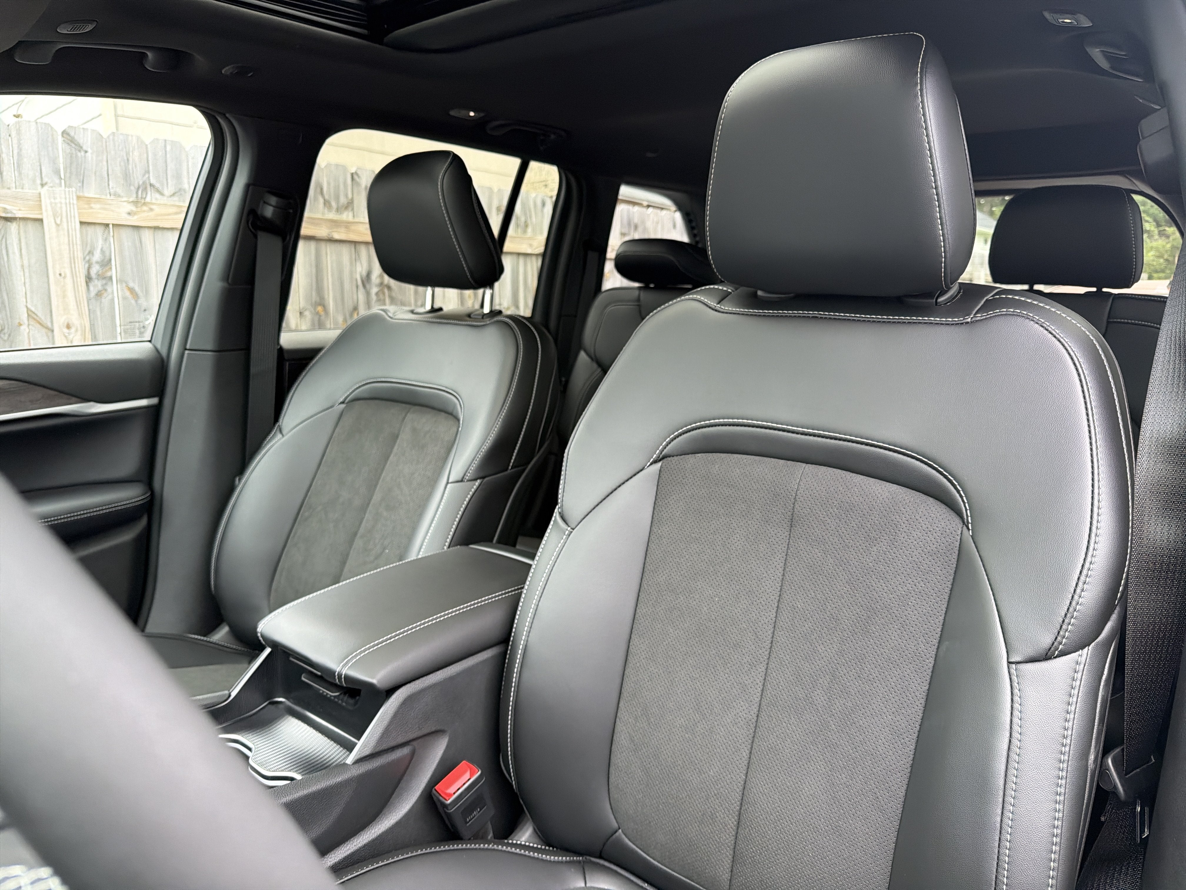 2027 Jeep Grand Cherokee Laredo Altitude