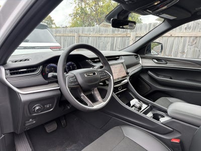 2027 Jeep Grand Cherokee Laredo Altitude