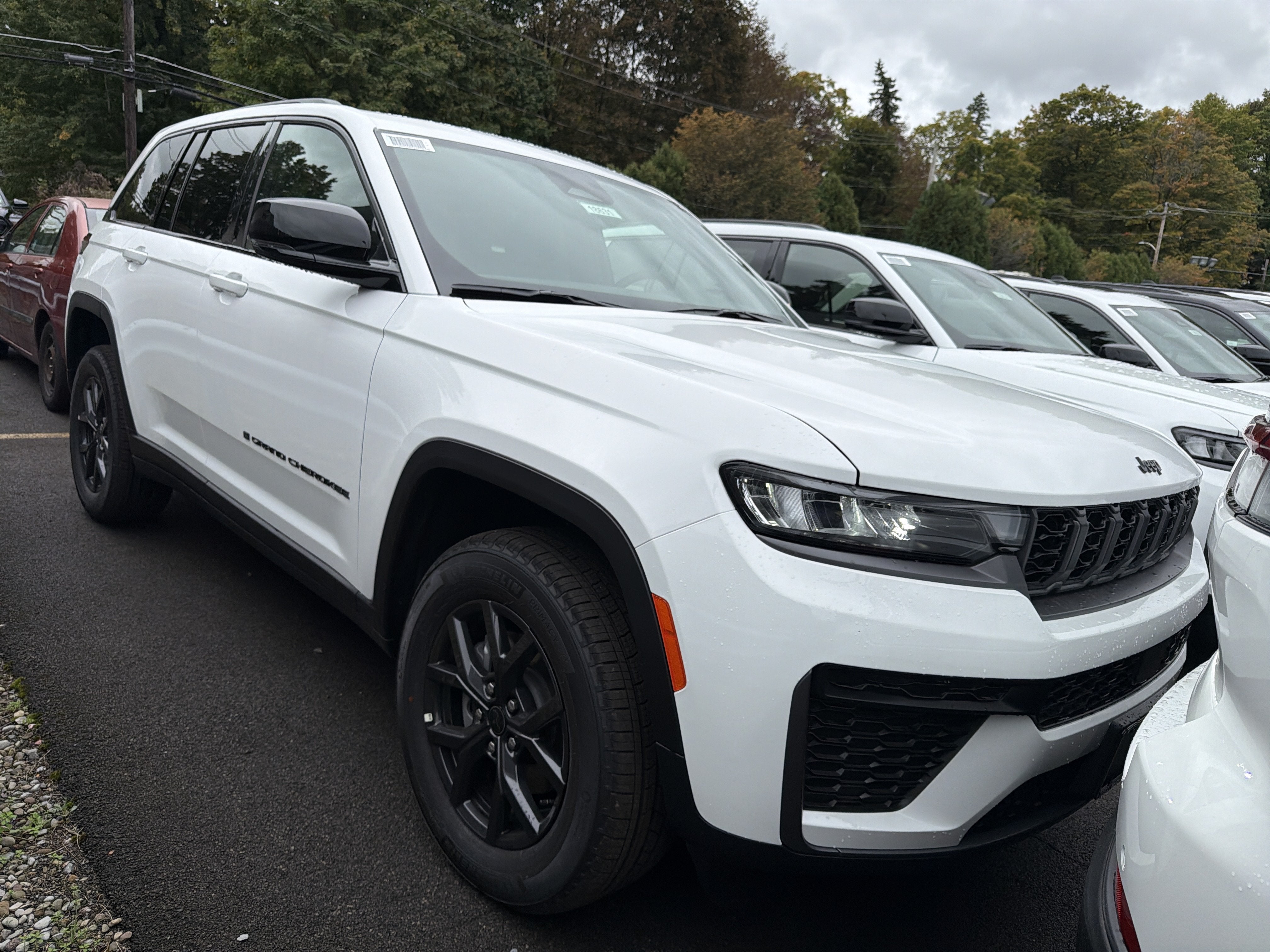 2027 Jeep Grand Cherokee Laredo Altitude