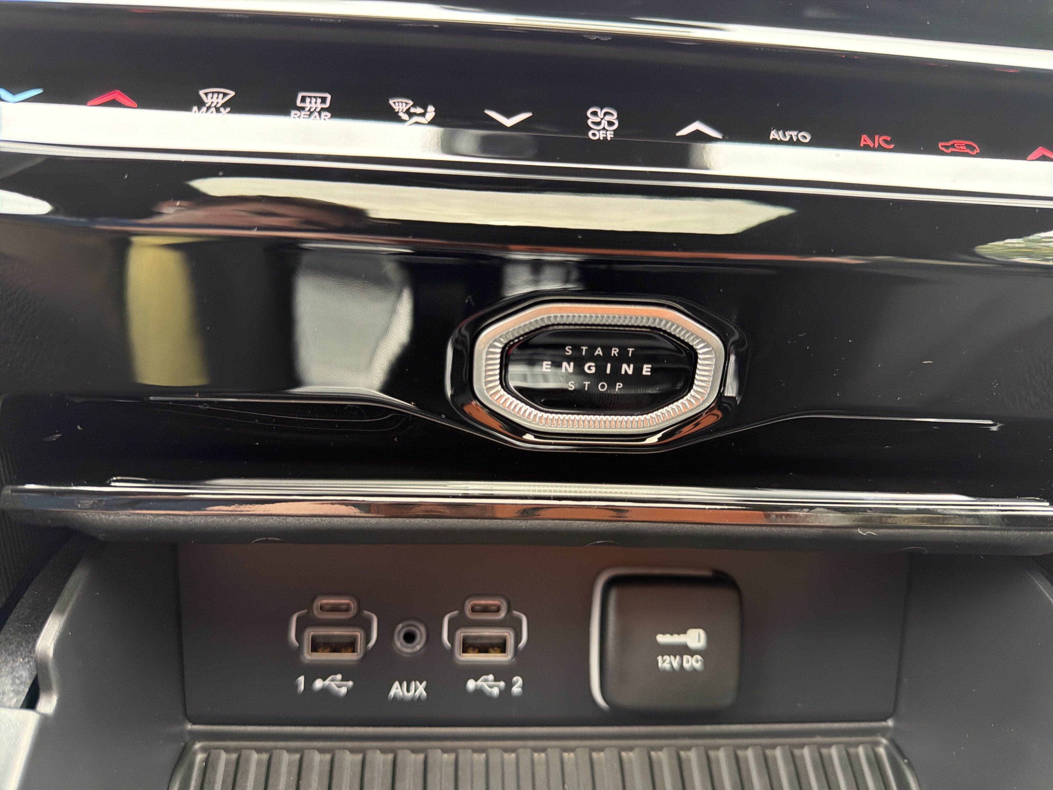 2027 Jeep Grand Cherokee Laredo Altitude