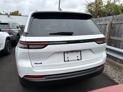 2027 Jeep Grand Cherokee Laredo Altitude