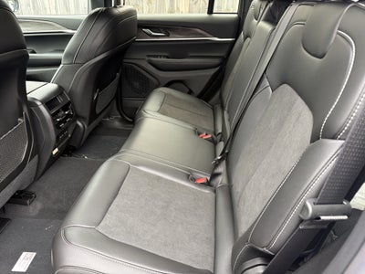 2027 Jeep Grand Cherokee Laredo Altitude