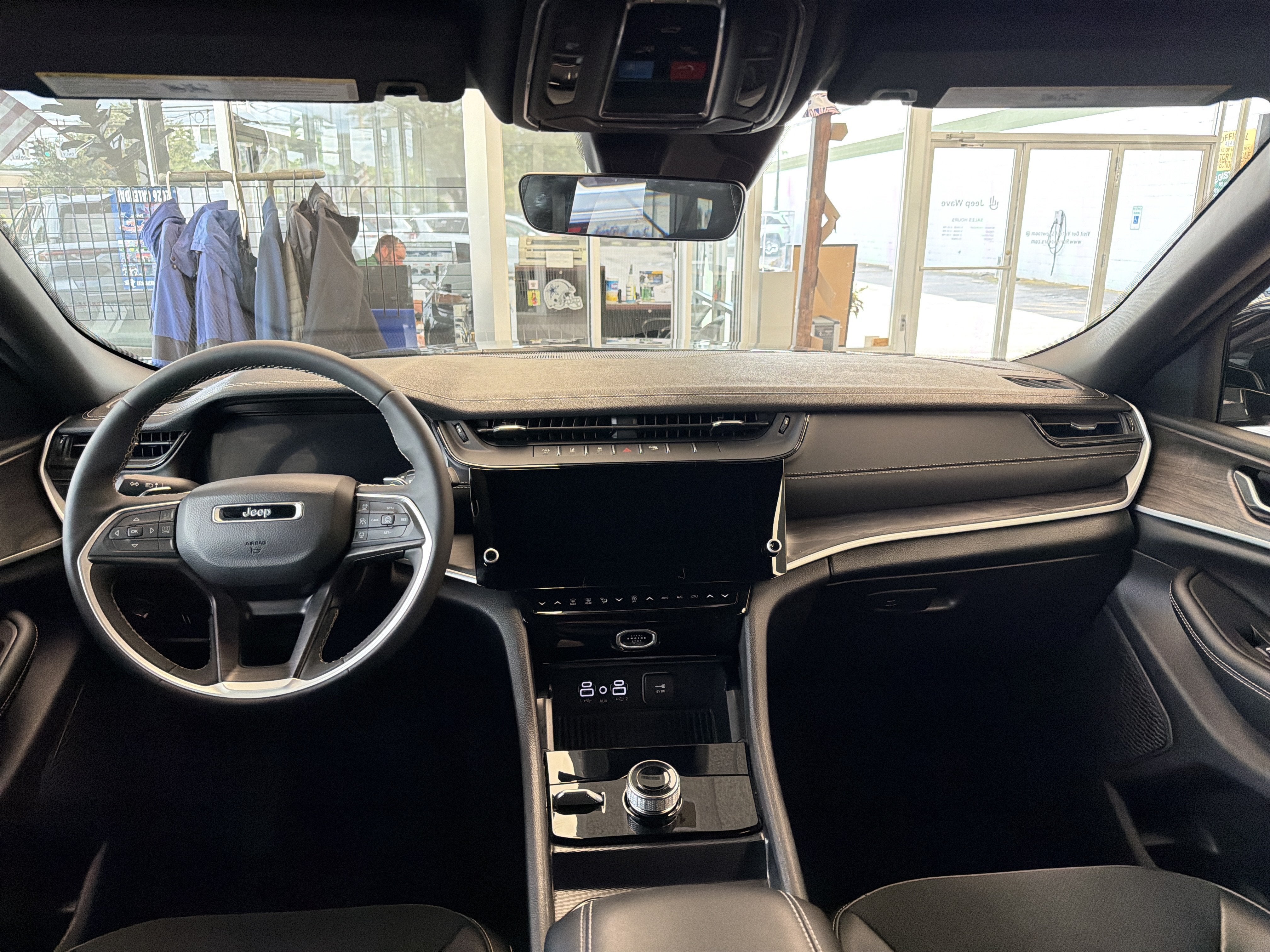 2026 Jeep Grand Cherokee Laredo Altitude