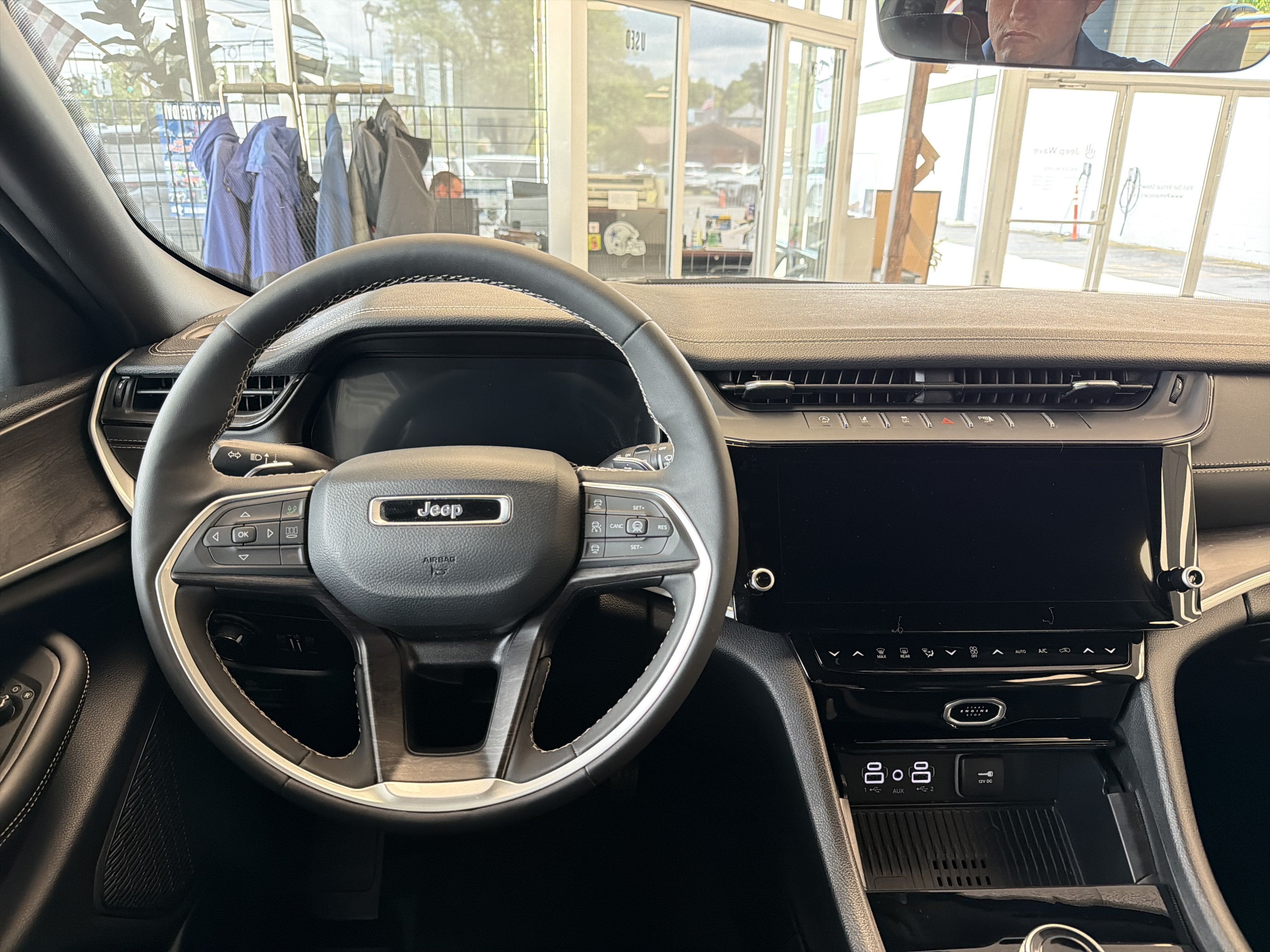 2026 Jeep Grand Cherokee Laredo Altitude