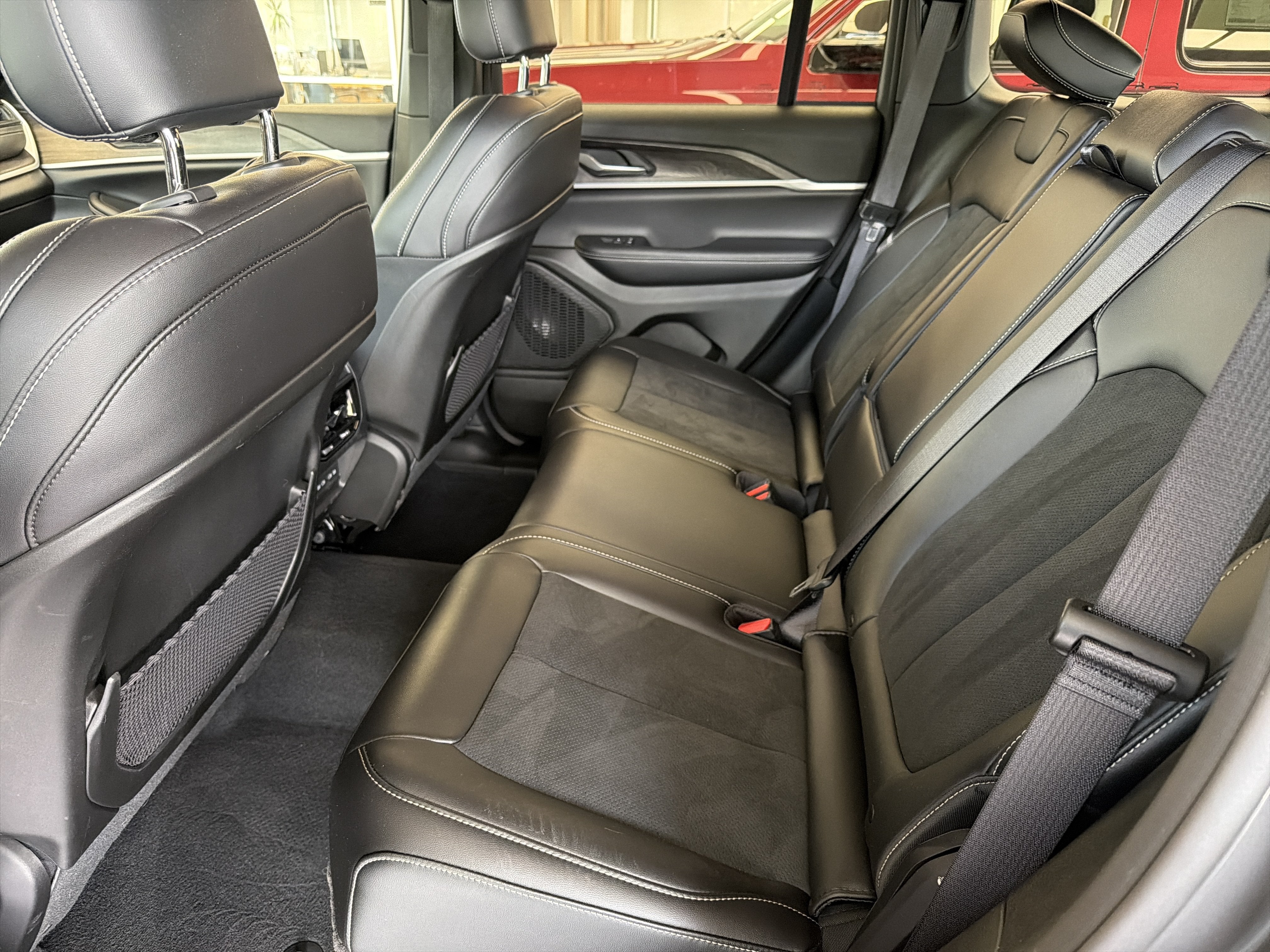 2026 Jeep Grand Cherokee Laredo Altitude