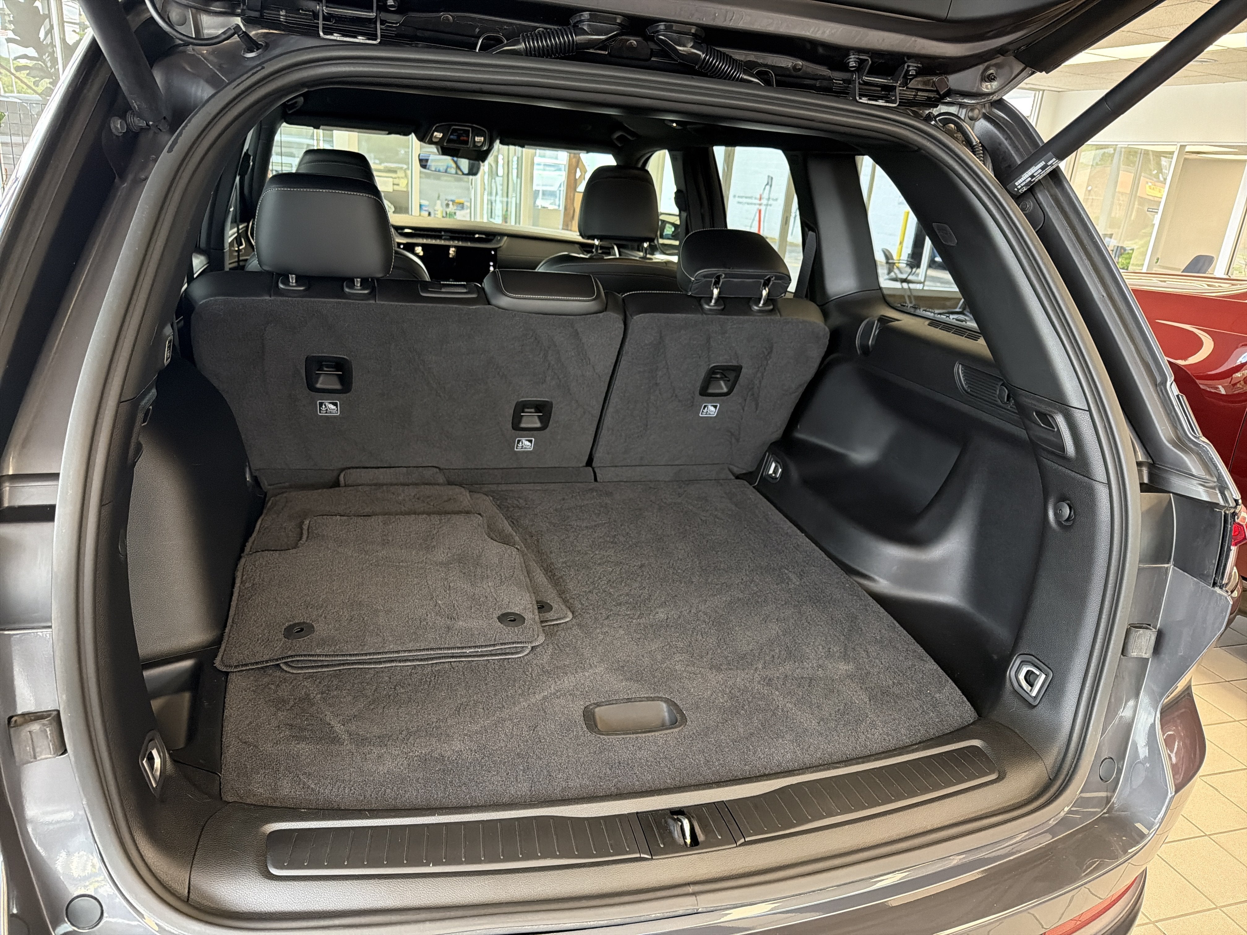 2026 Jeep Grand Cherokee Laredo Altitude