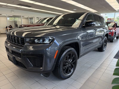 2026 Jeep Grand Cherokee Laredo Altitude