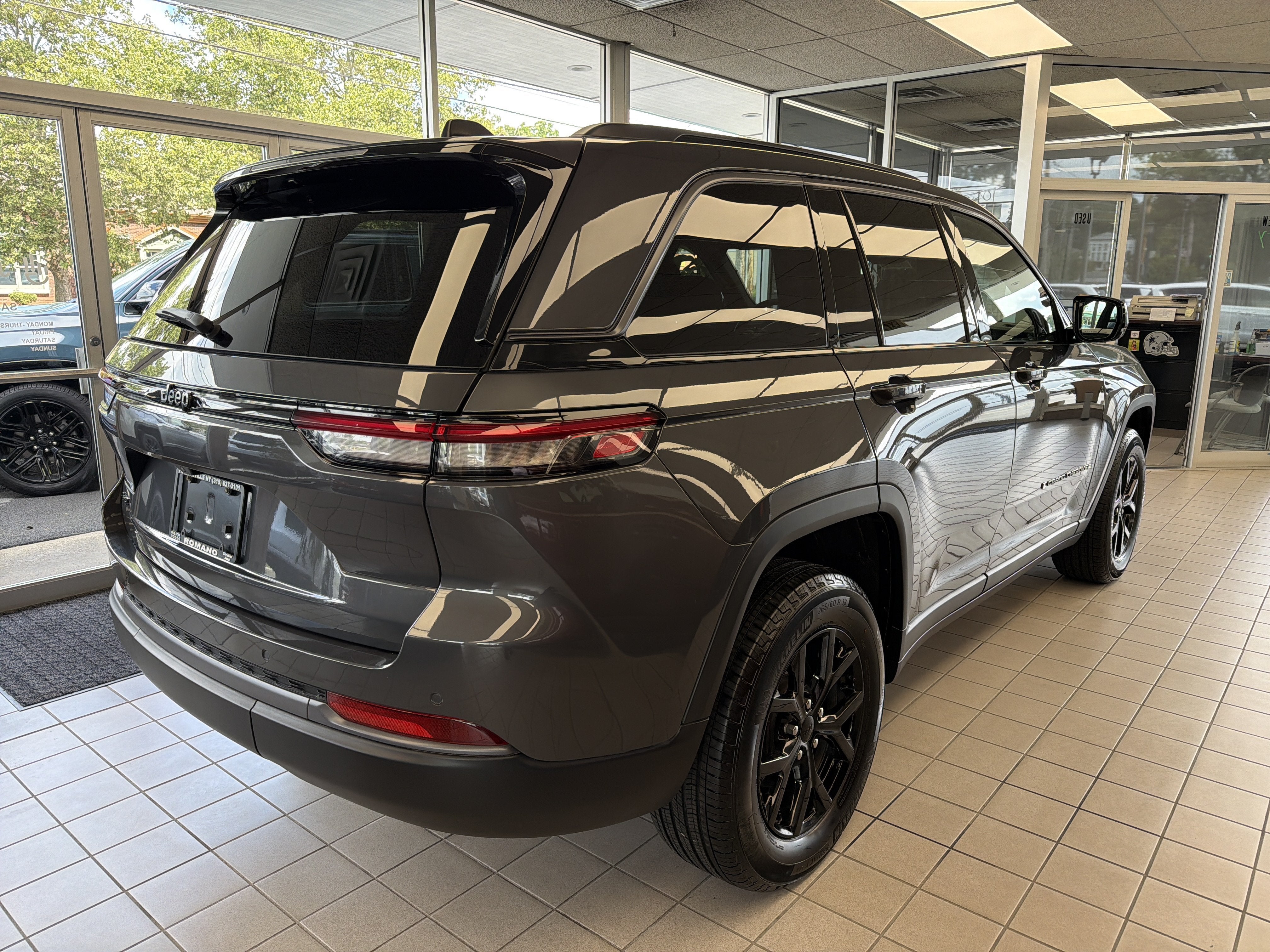 2026 Jeep Grand Cherokee Laredo Altitude
