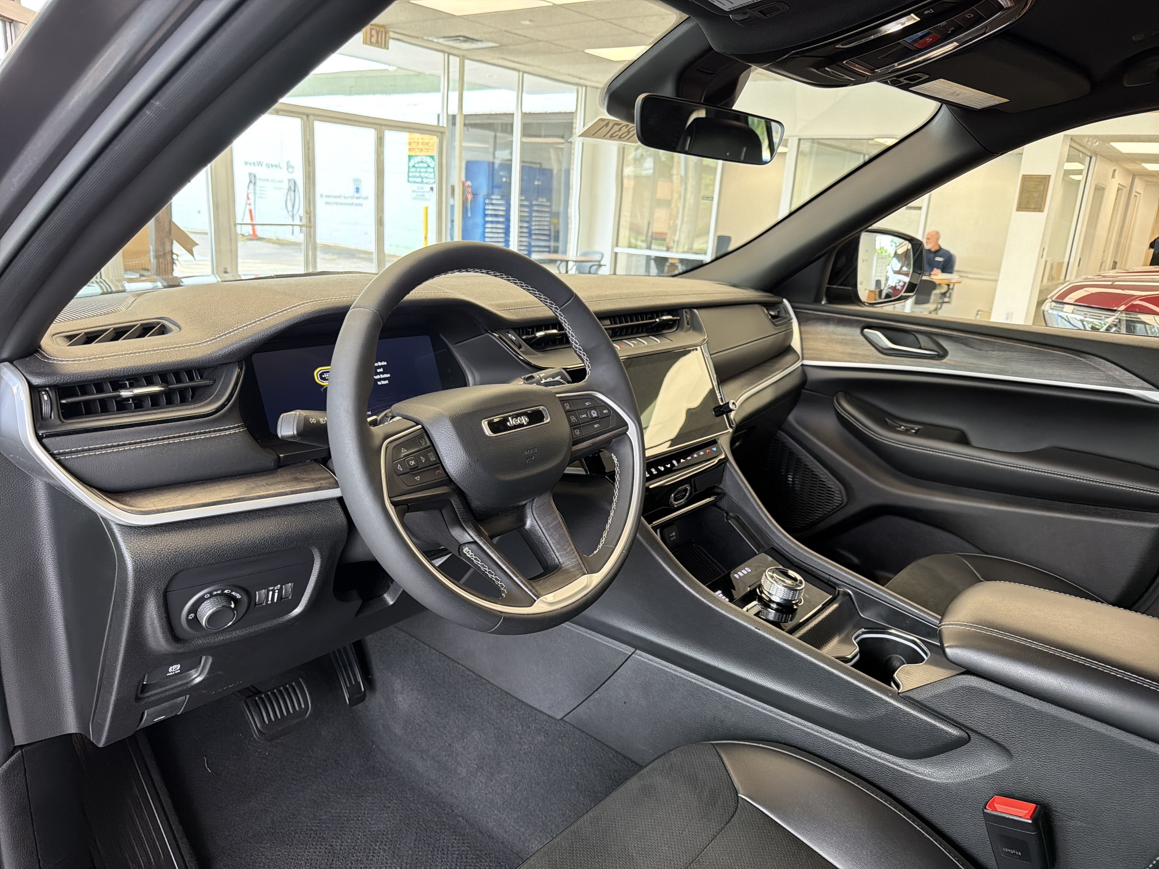 2026 Jeep Grand Cherokee Laredo Altitude