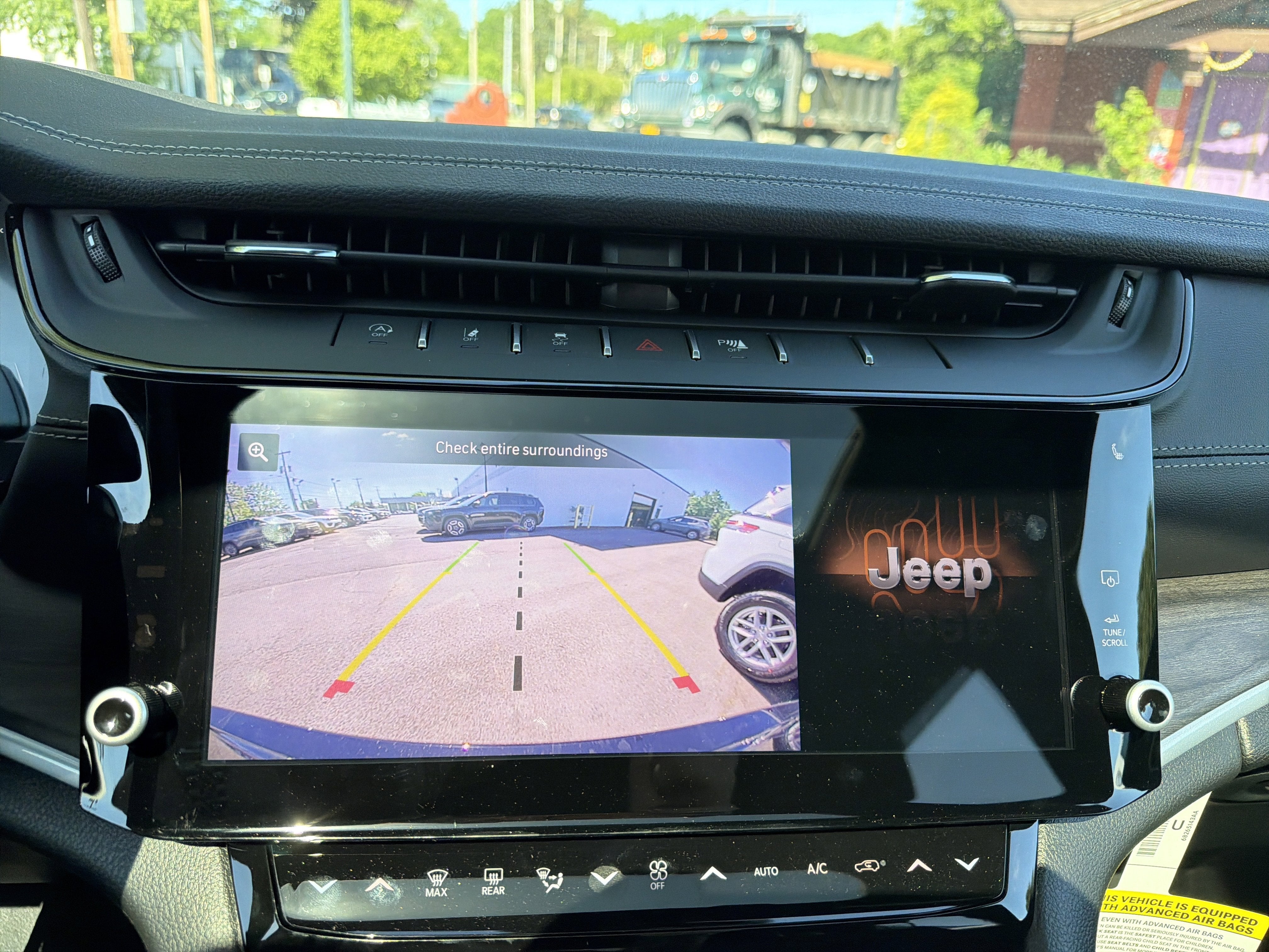 2026 Jeep Grand Cherokee Laredo Altitude