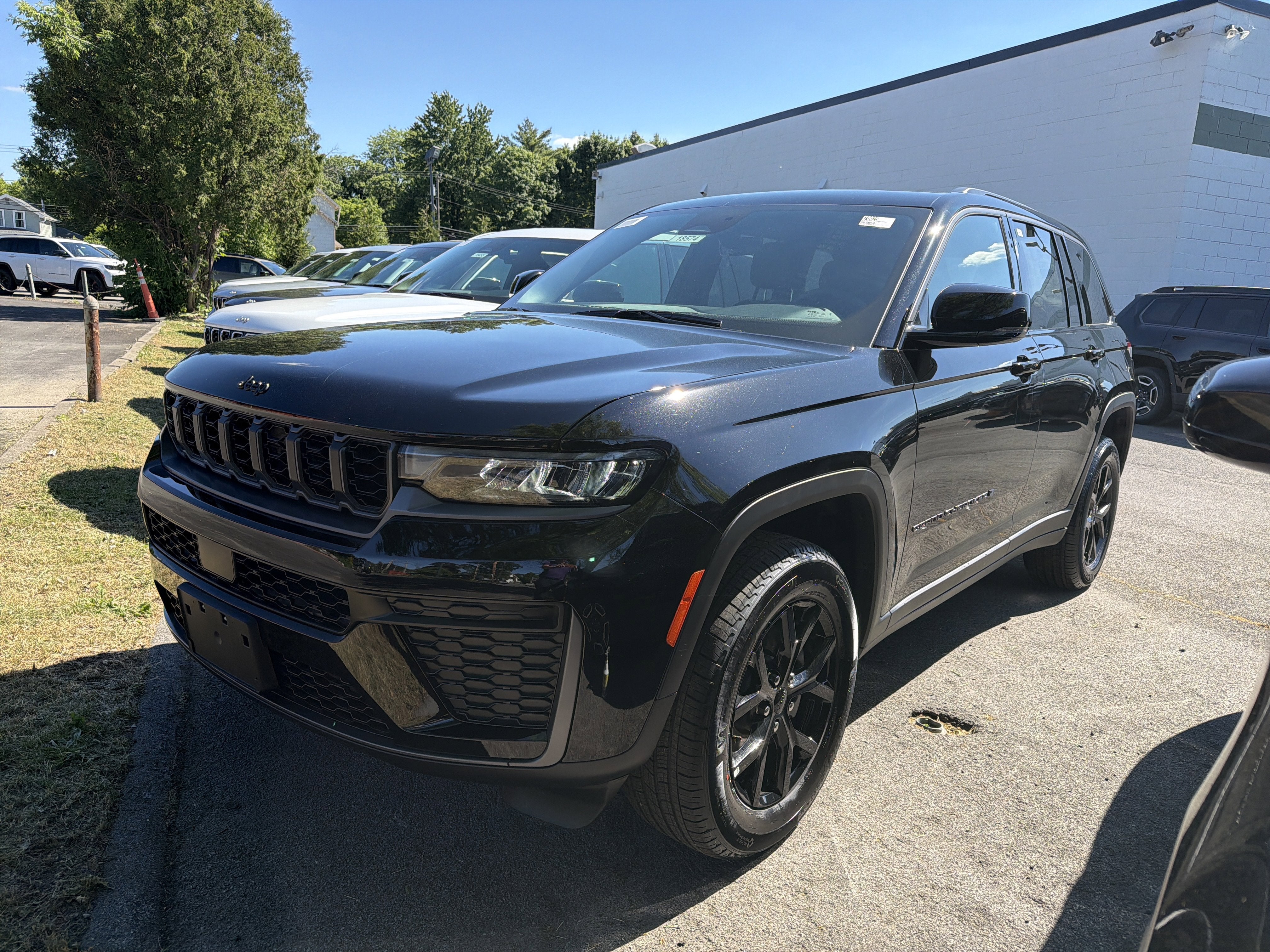 2026 Jeep Grand Cherokee Laredo Altitude