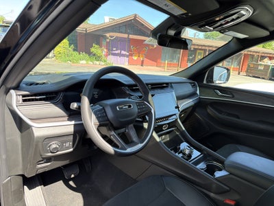 2026 Jeep Grand Cherokee Laredo Altitude