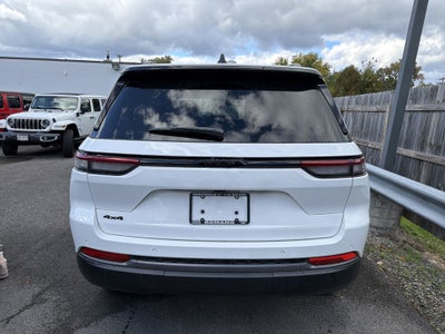 2027 Jeep Grand Cherokee Laredo Altitude
