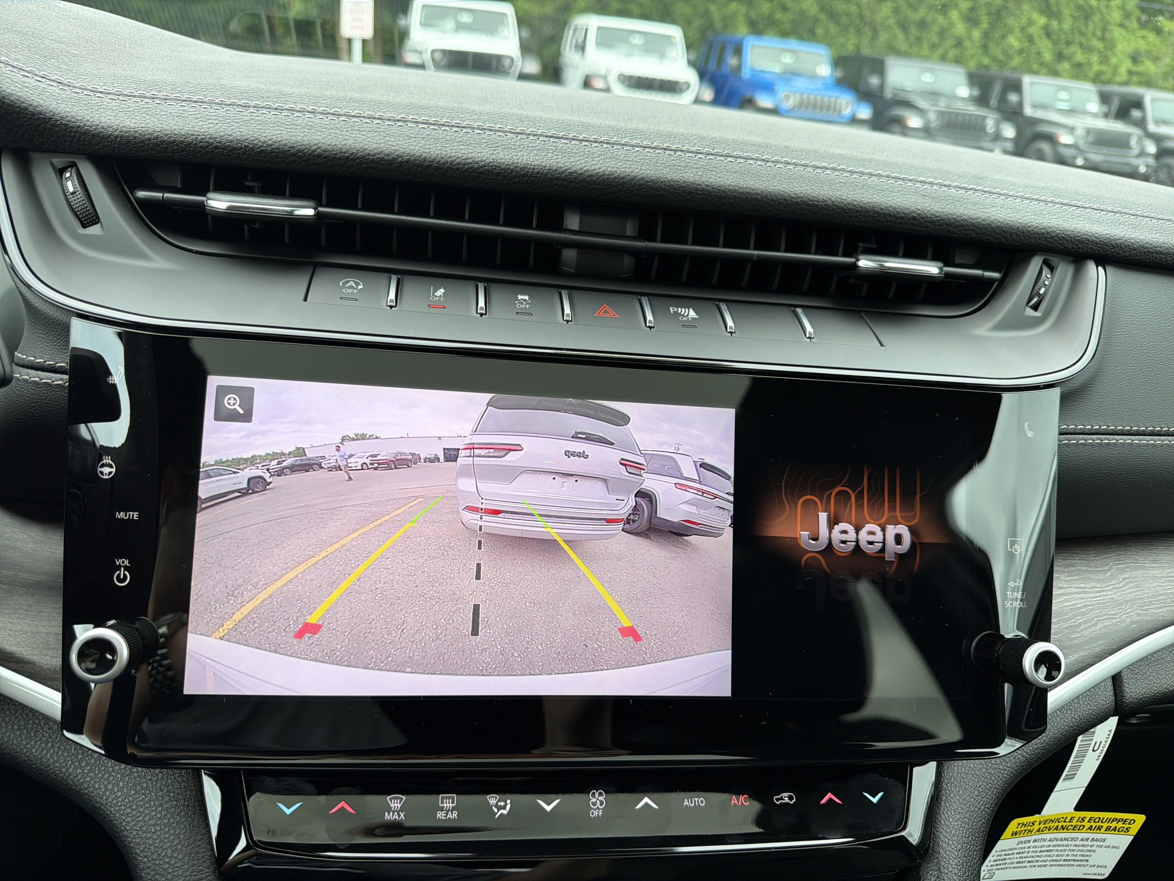 2026 Jeep Grand Cherokee Laredo Altitude