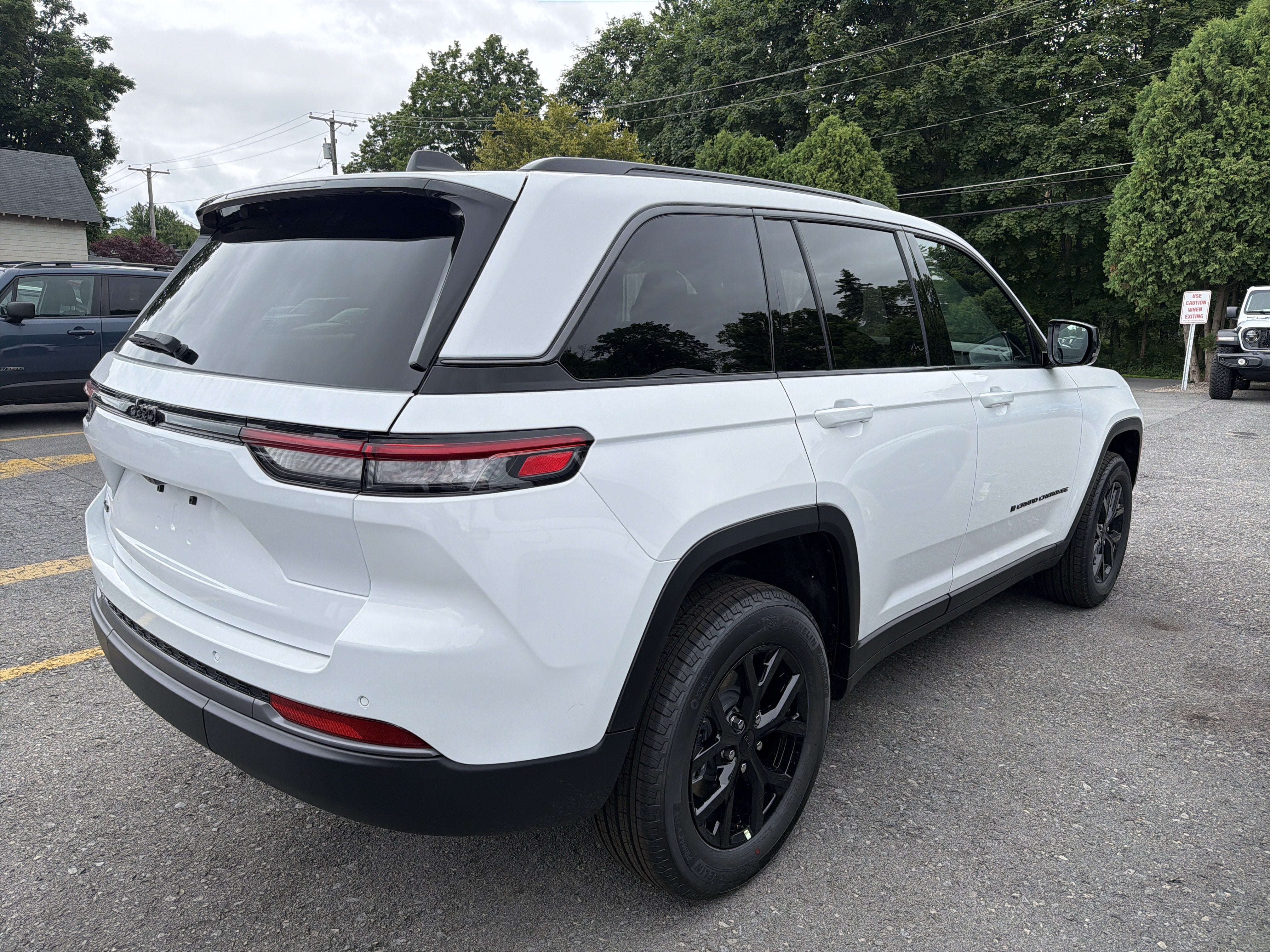 2026 Jeep Grand Cherokee Laredo Altitude