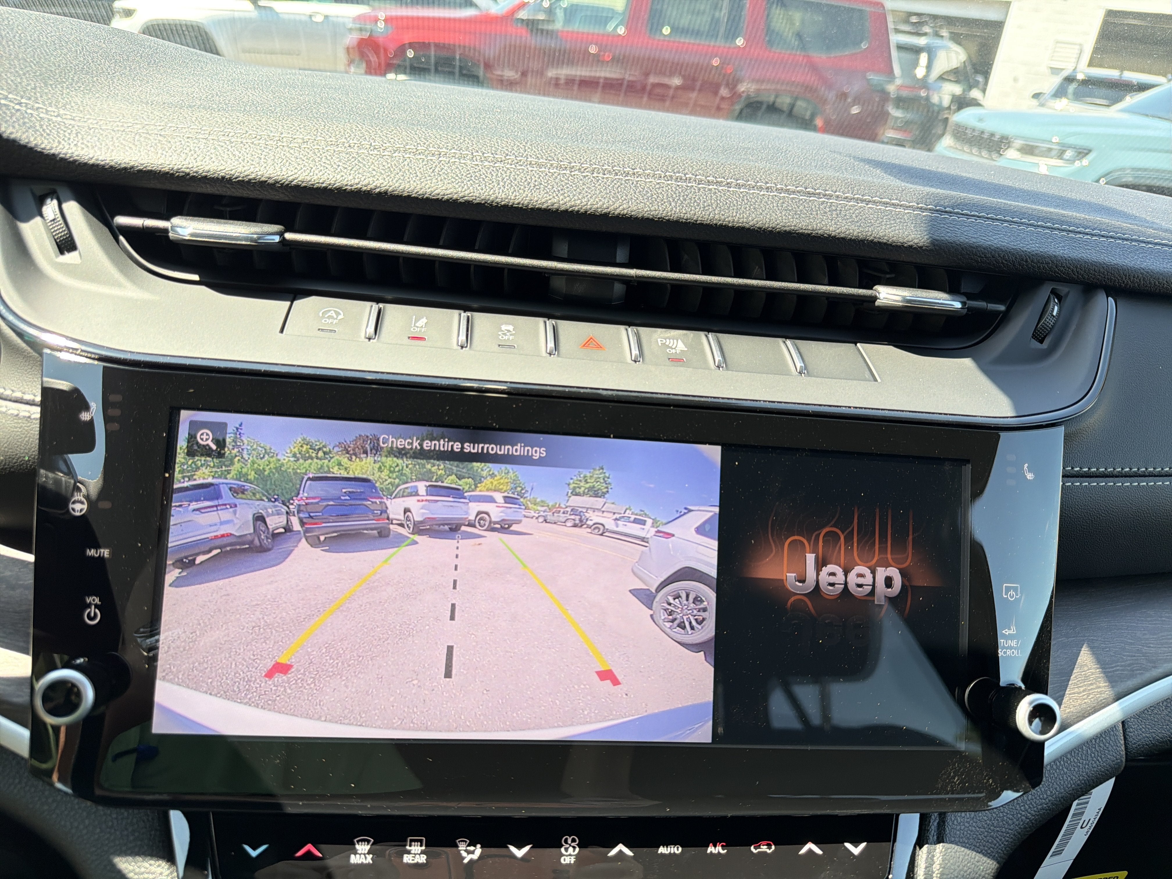 2026 Jeep Grand Cherokee Laredo Altitude