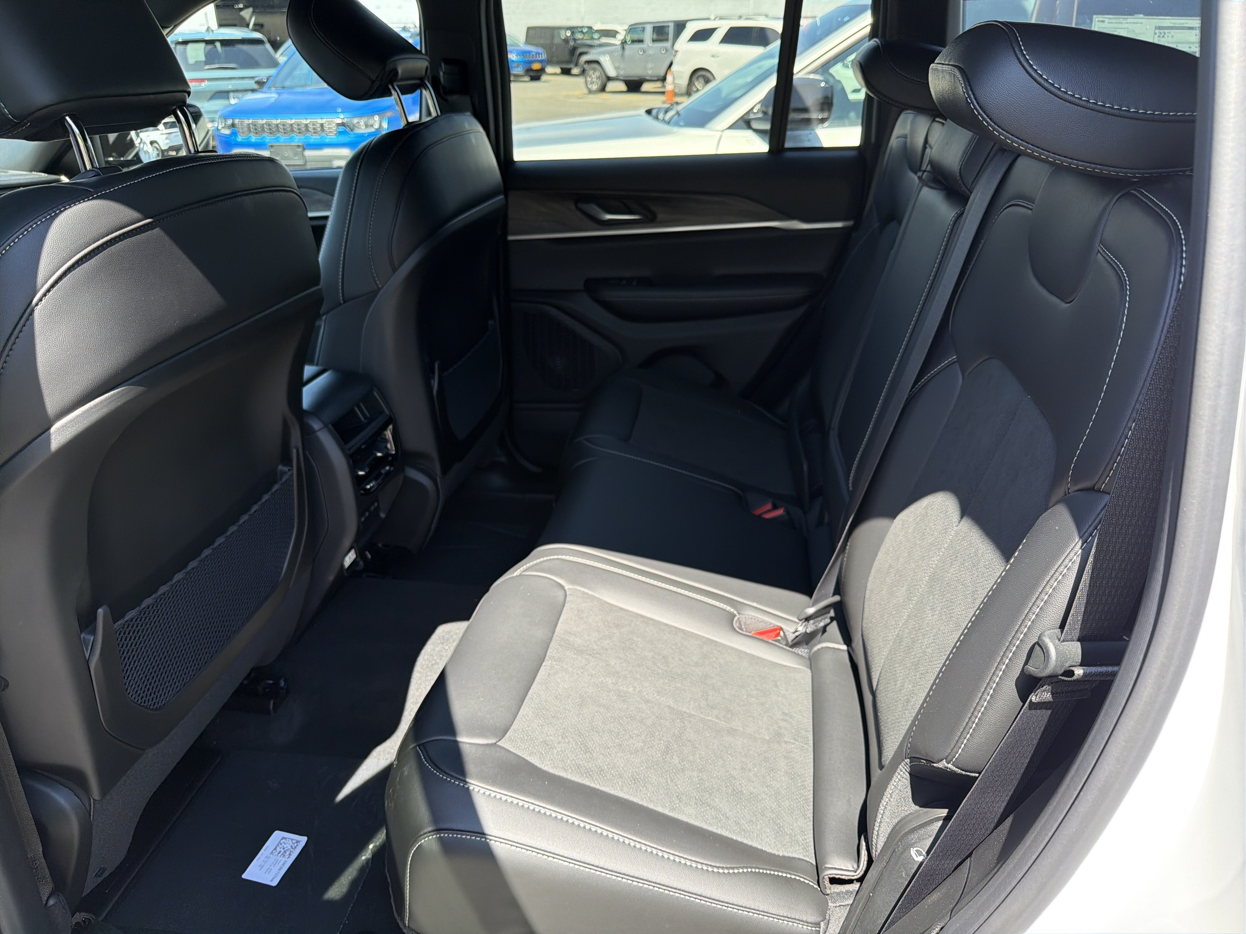 2026 Jeep Grand Cherokee Laredo Altitude