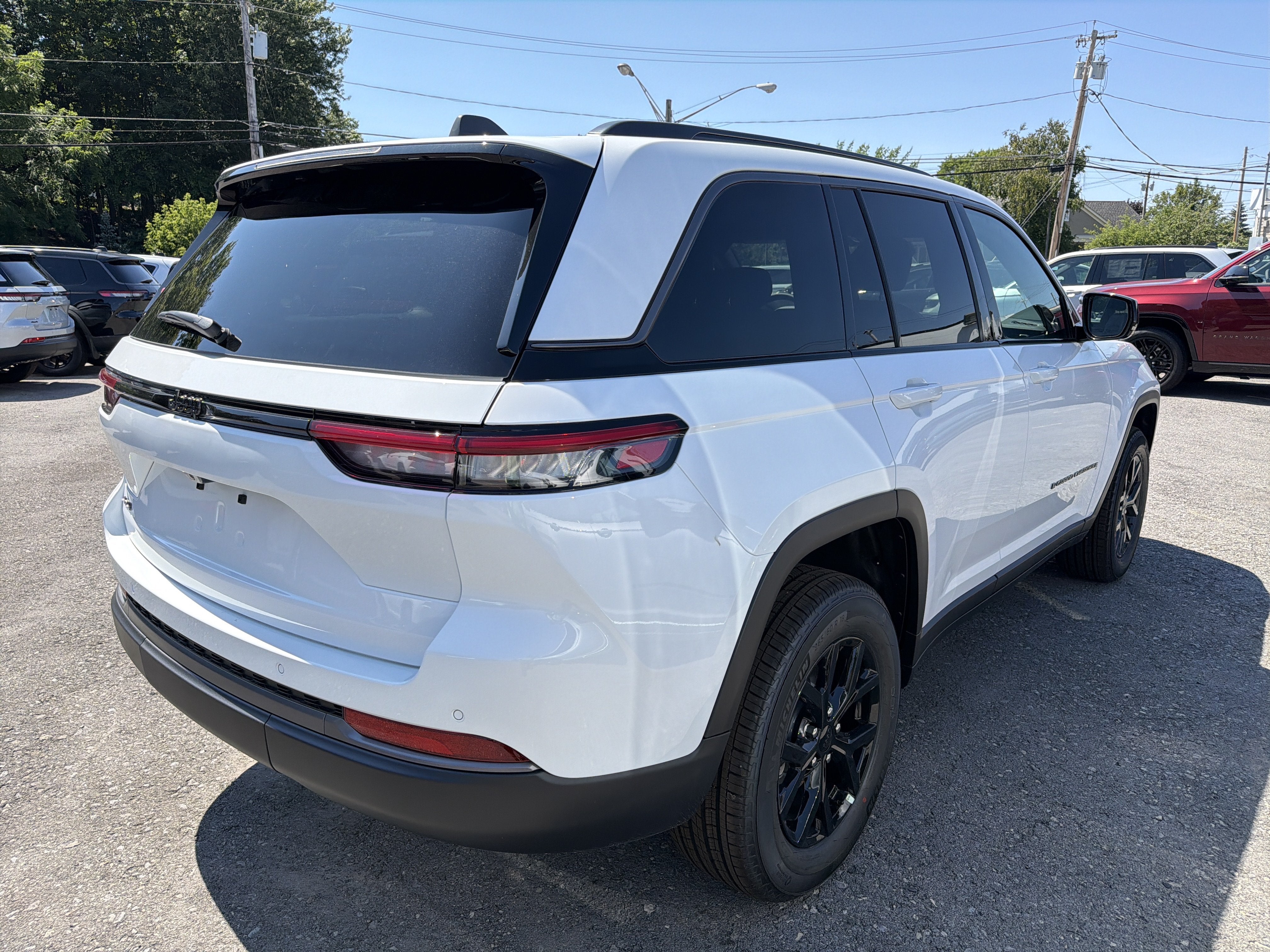 2026 Jeep Grand Cherokee Laredo Altitude