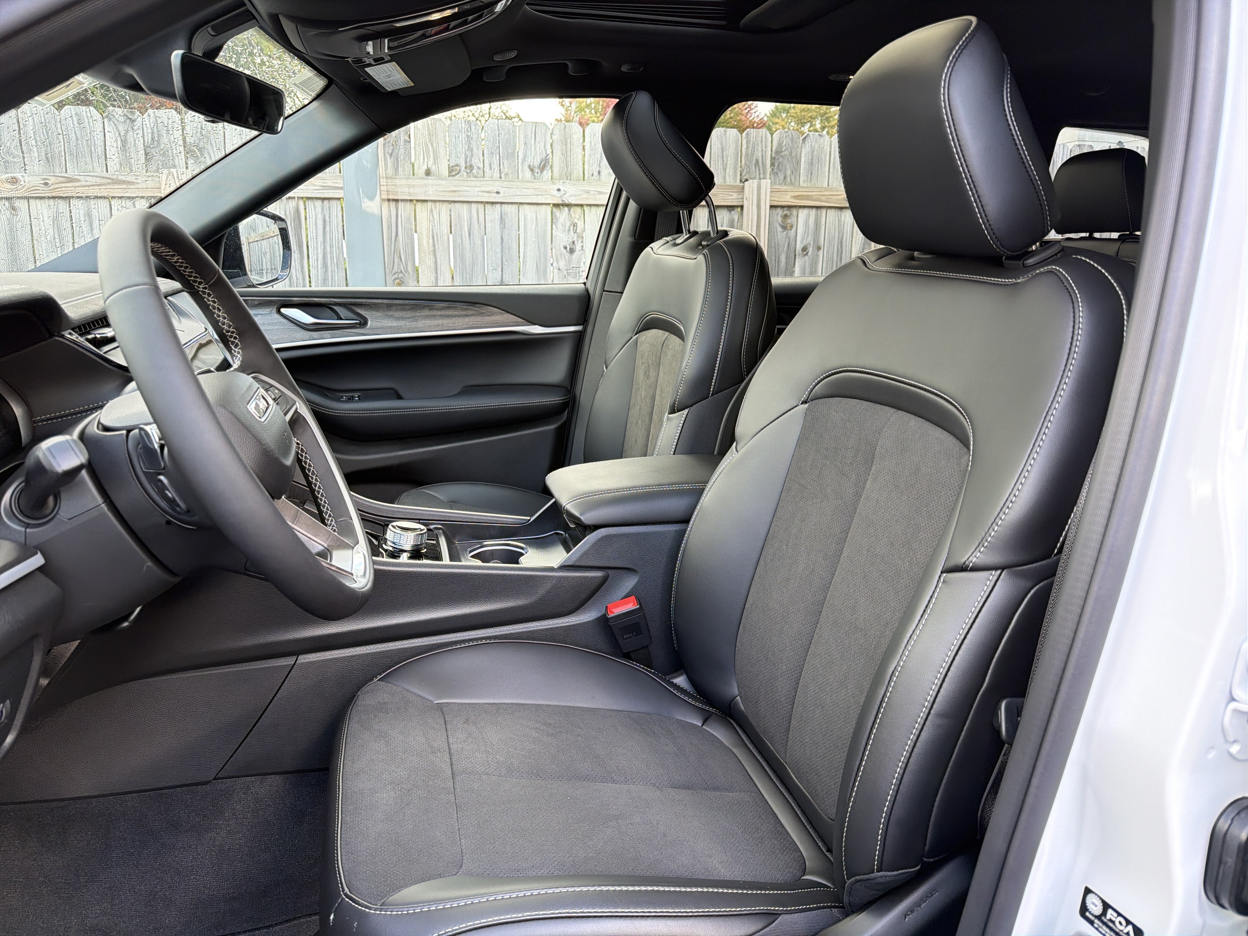 2027 Jeep Grand Cherokee Laredo Altitude