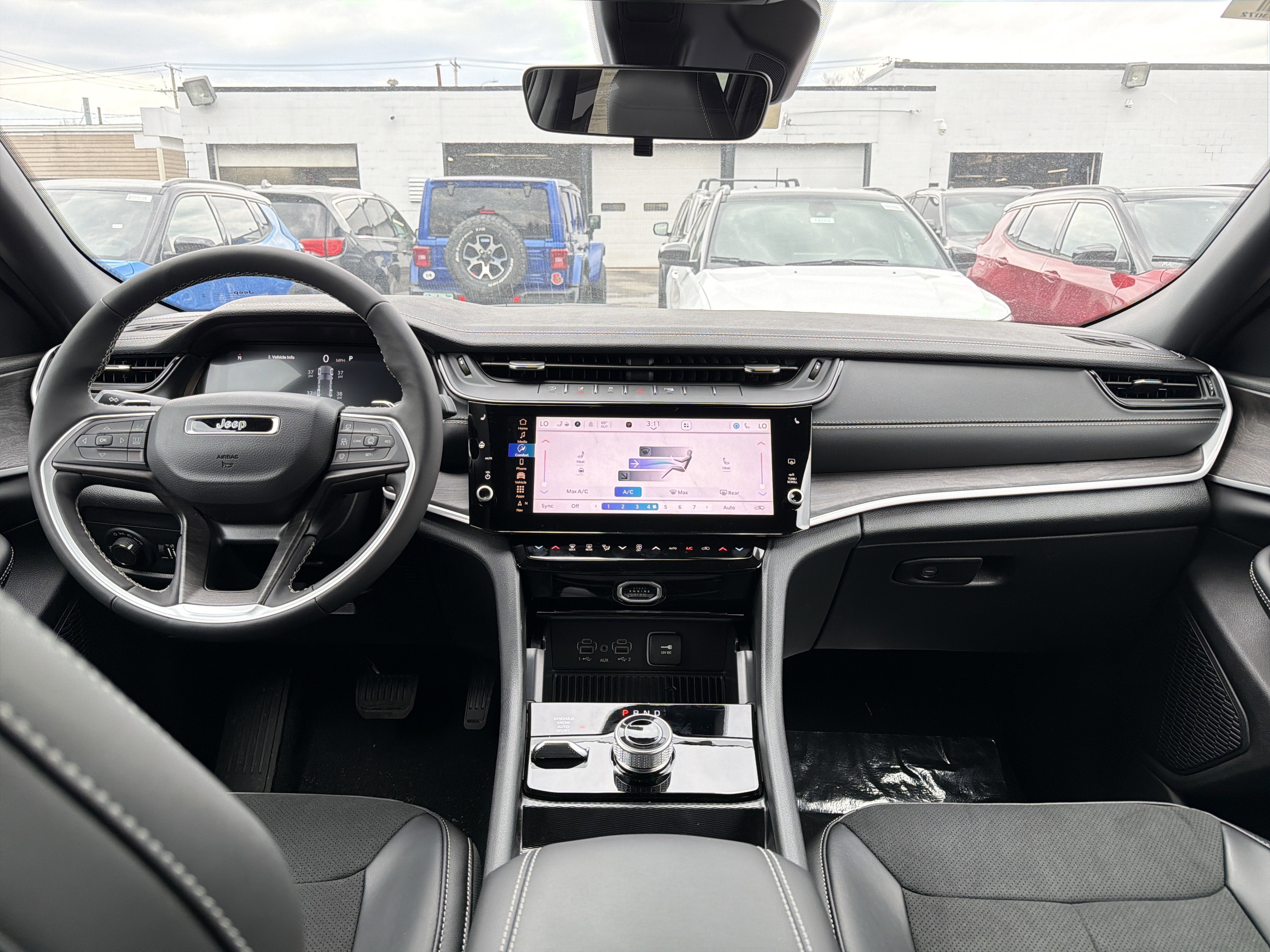 2026 Jeep Grand Cherokee Laredo Altitude