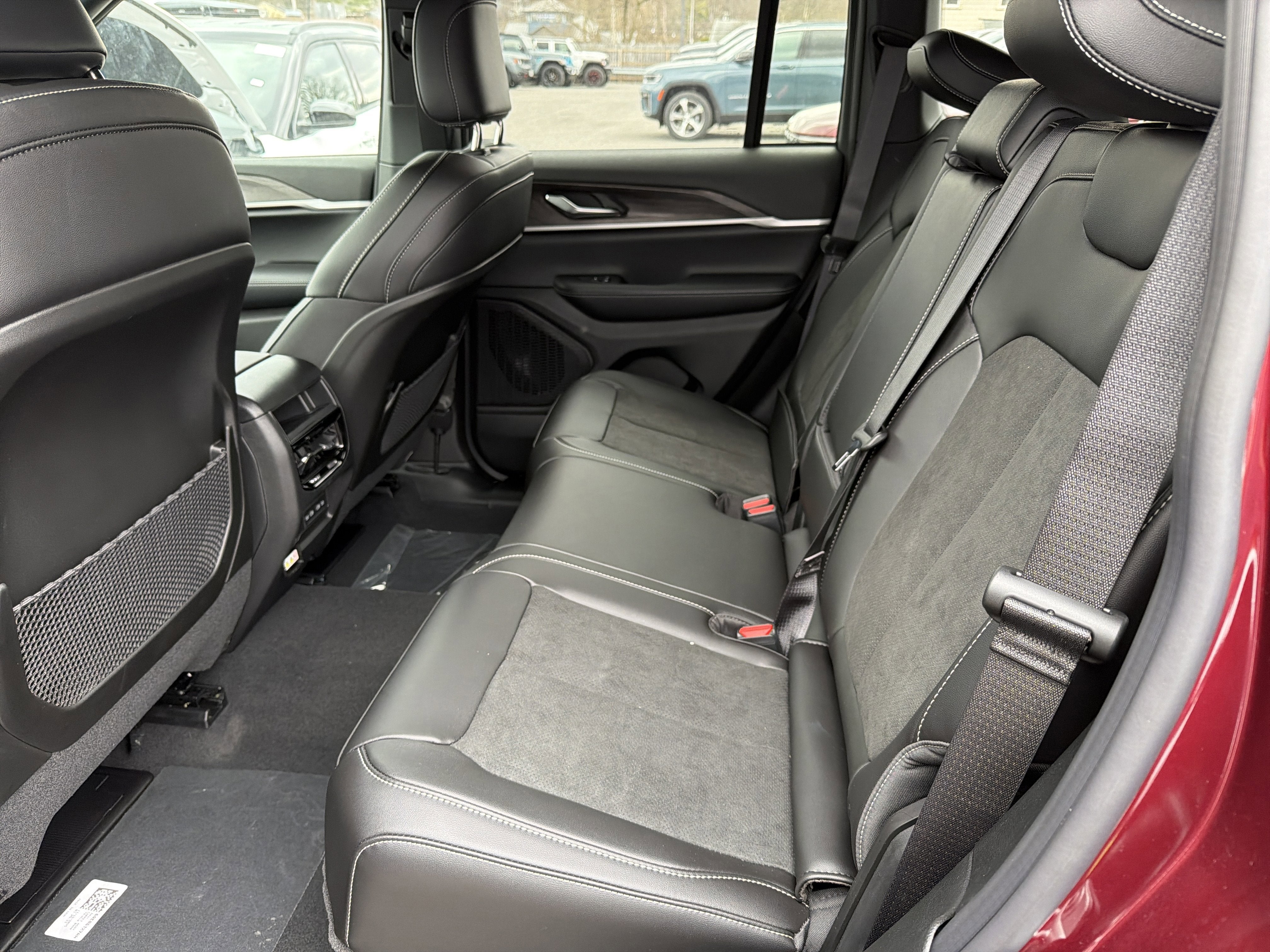 2026 Jeep Grand Cherokee Laredo Altitude